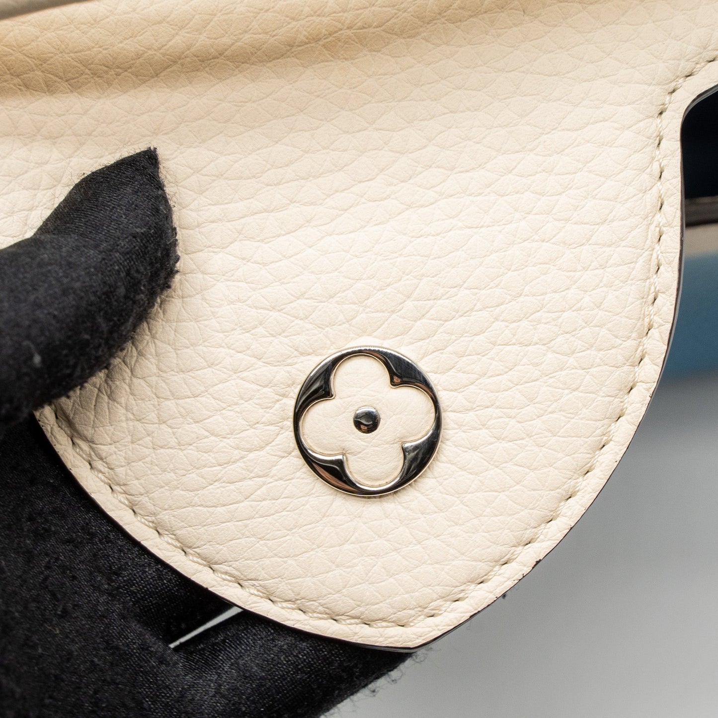 Louis Vuitton Capucines MM Taurillon Ombré Blue SHW (New Version)