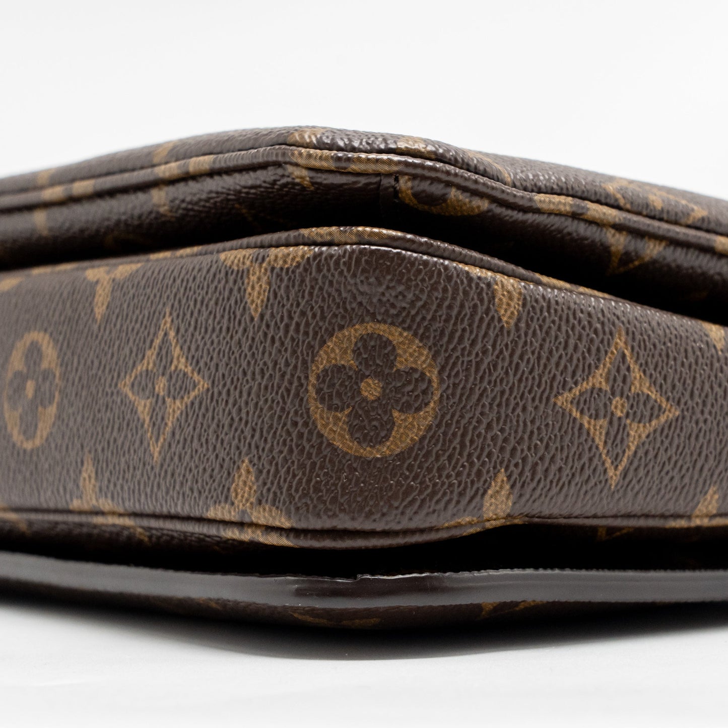 Louis Vuitton Pochette Metis Monogram Canvas GHW