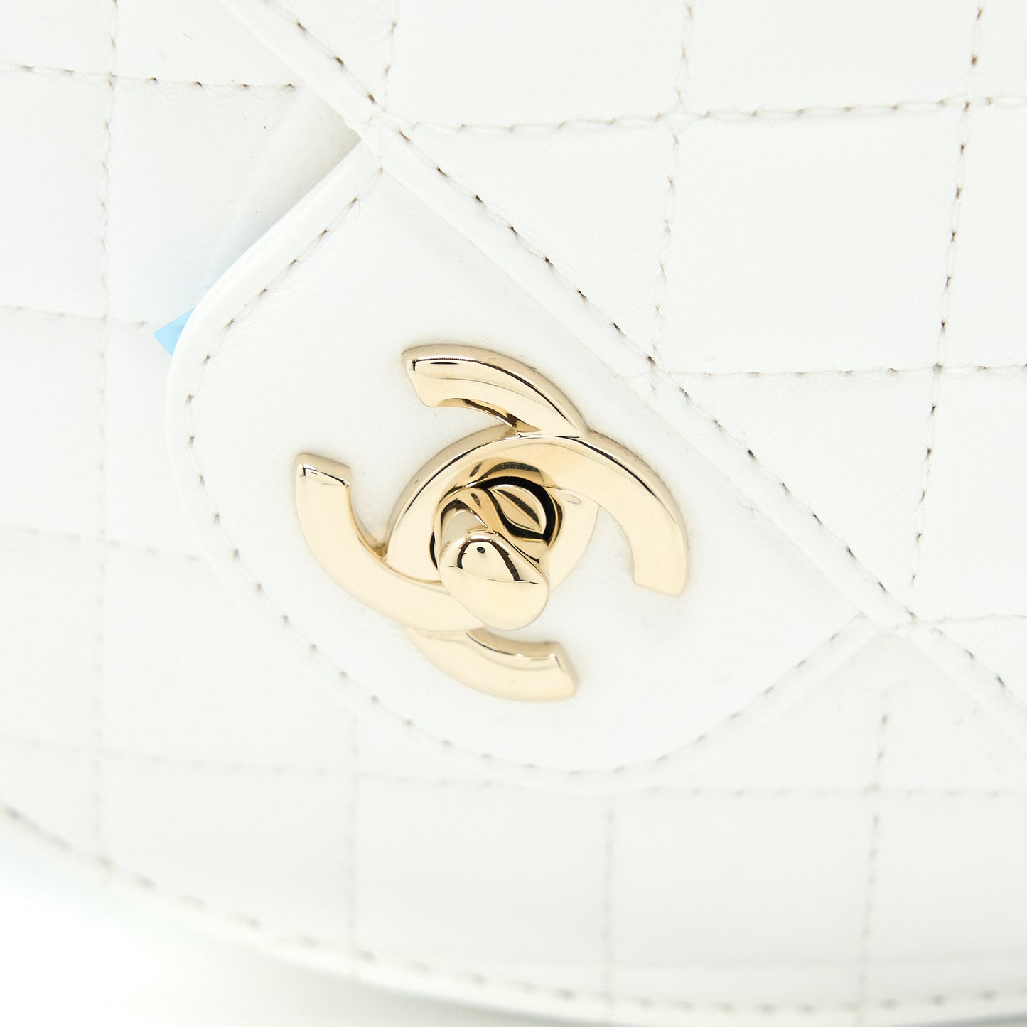 Chanel 22s Heart Bag Lambskin White LGHW (Microchip)