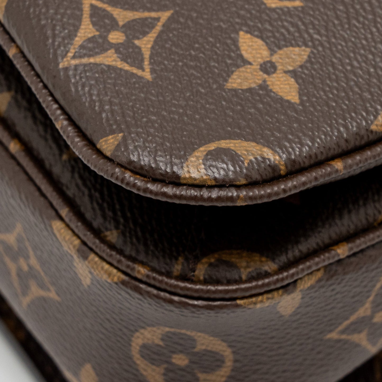 Louis Vuitton Pochette Metis Monogram Canvas GHW