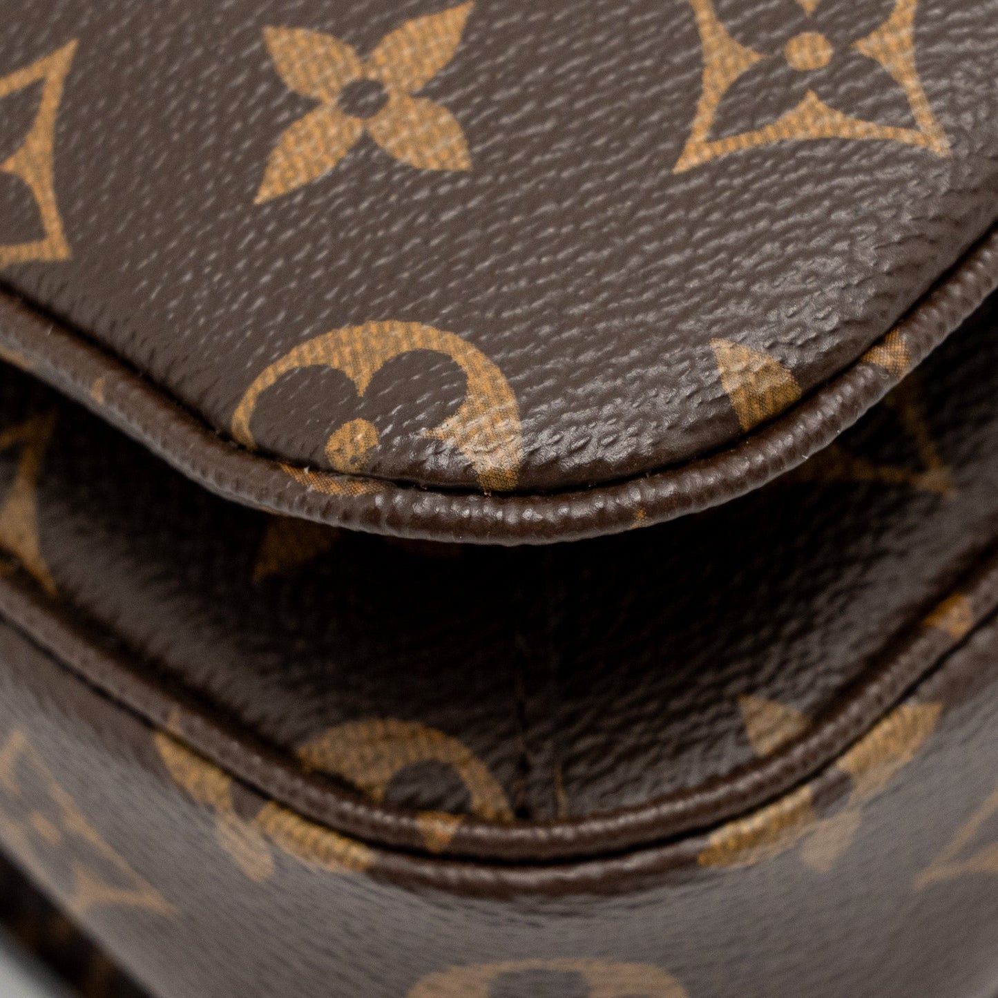 Louis Vuitton Pochette Metis Monogram Canvas GHW