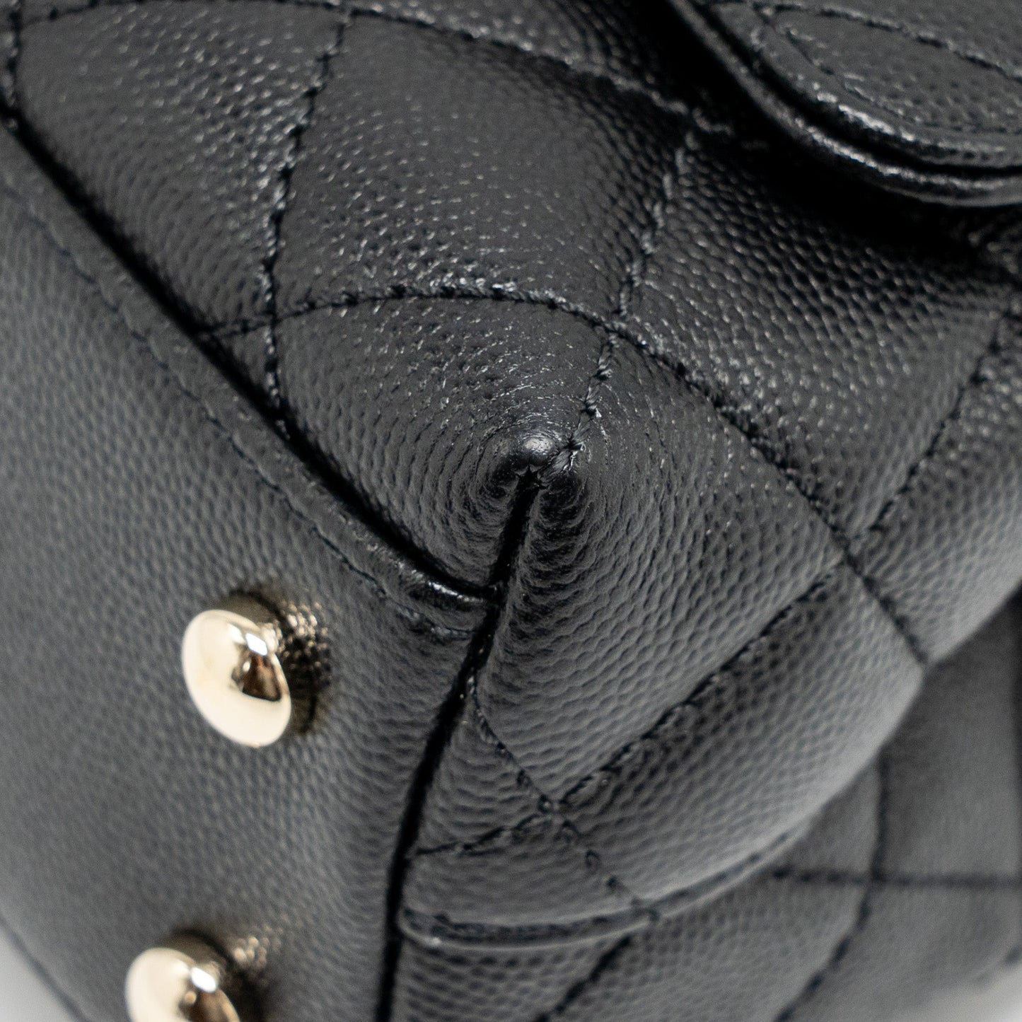 Chanel Mini Coco handle caviar black / burgundy handle LGHW (microchip)