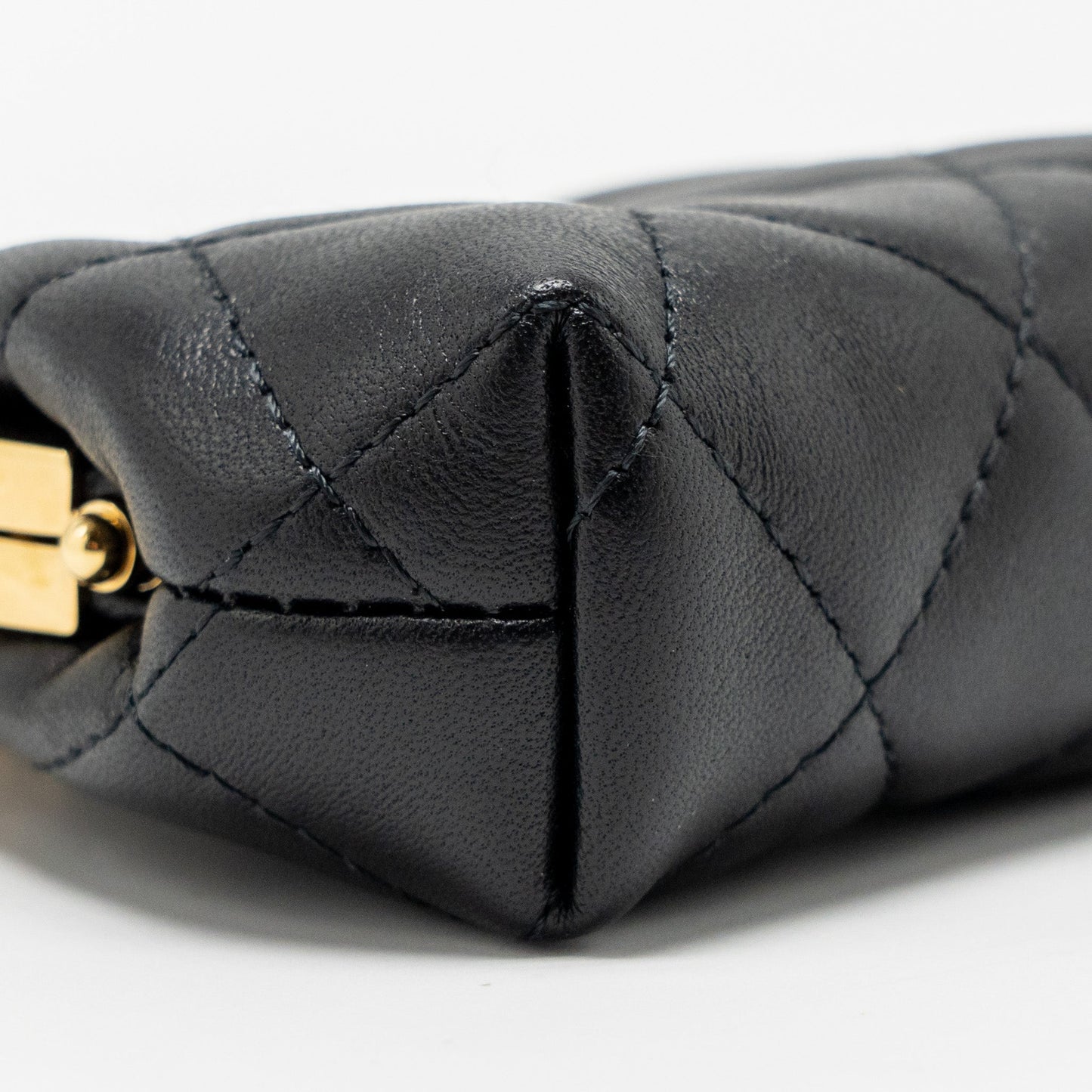 Chanel 23p Mini Coin Purse with Chain Calfskin Black LGHW(microchip)