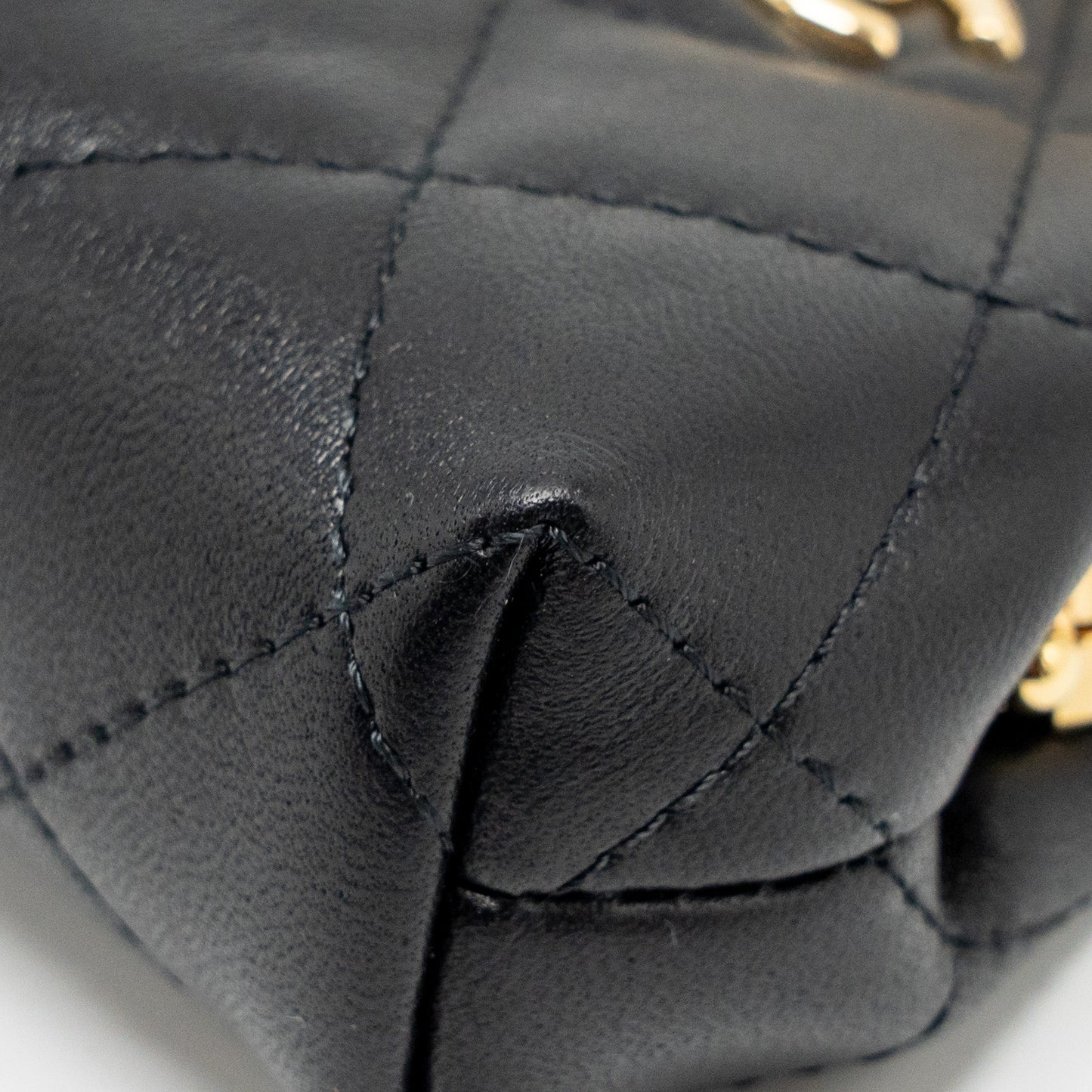 Chanel 23p Mini Coin Purse with Chain Calfskin Black LGHW(microchip)