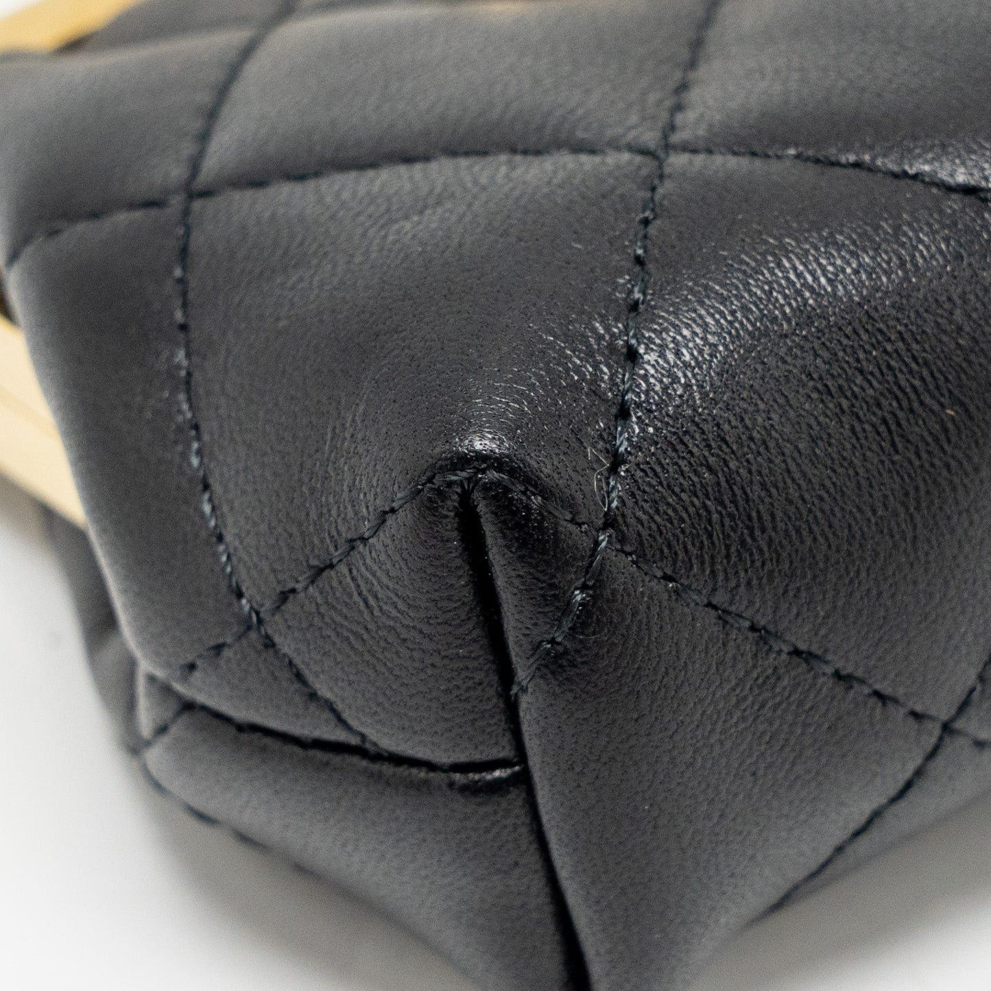 Chanel 23p Mini Coin Purse with Chain Calfskin Black LGHW(microchip)