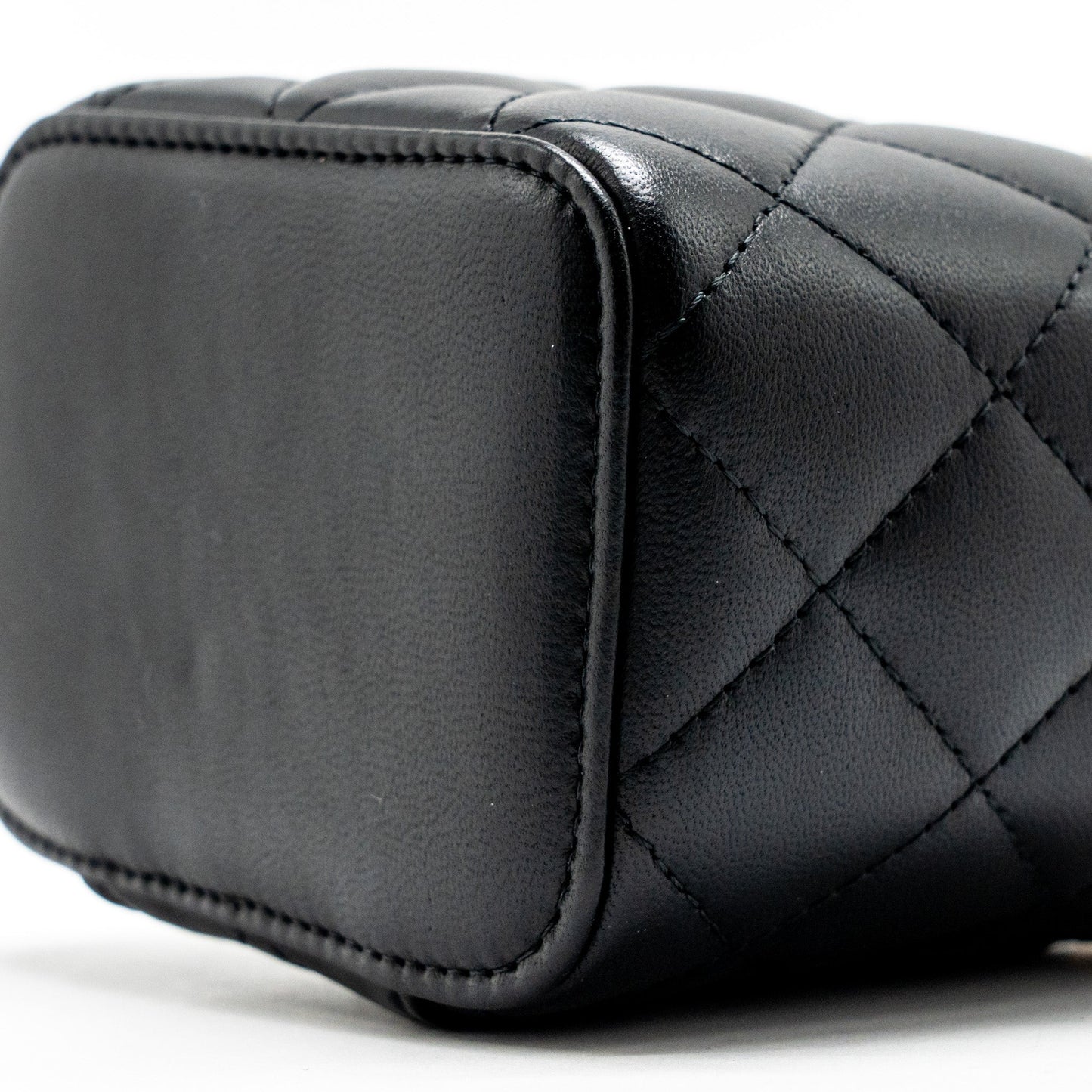 Chanel pearl crush Mini vanity with chain lambskin black GHW