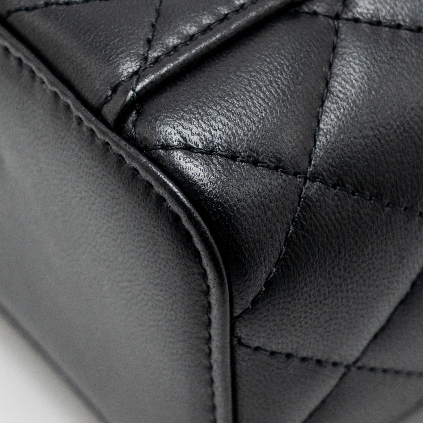 Chanel pearl crush Mini vanity with chain lambskin black GHW