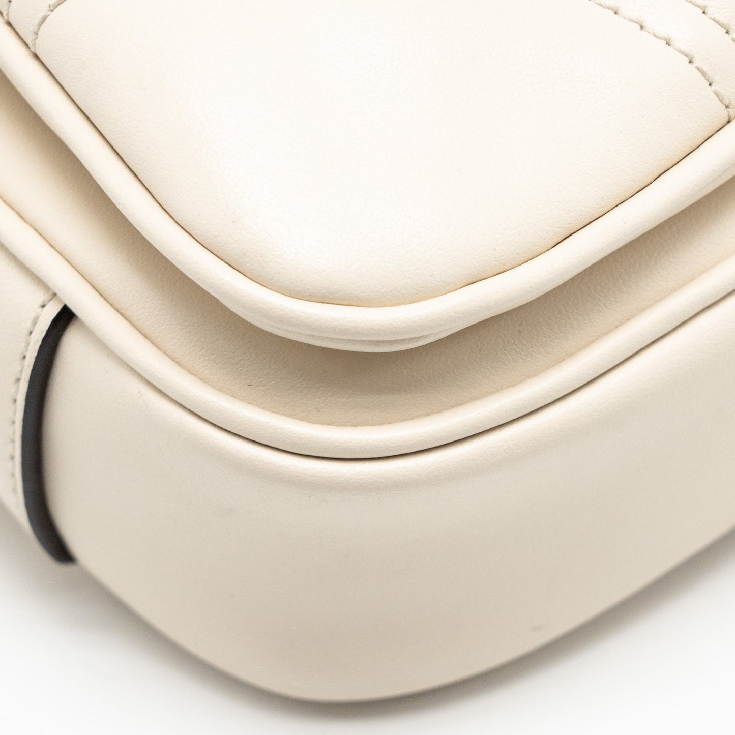 Gucci Medium GG Marmont Shoulder Bag White Matelasse Chevron Leather with White Hardware