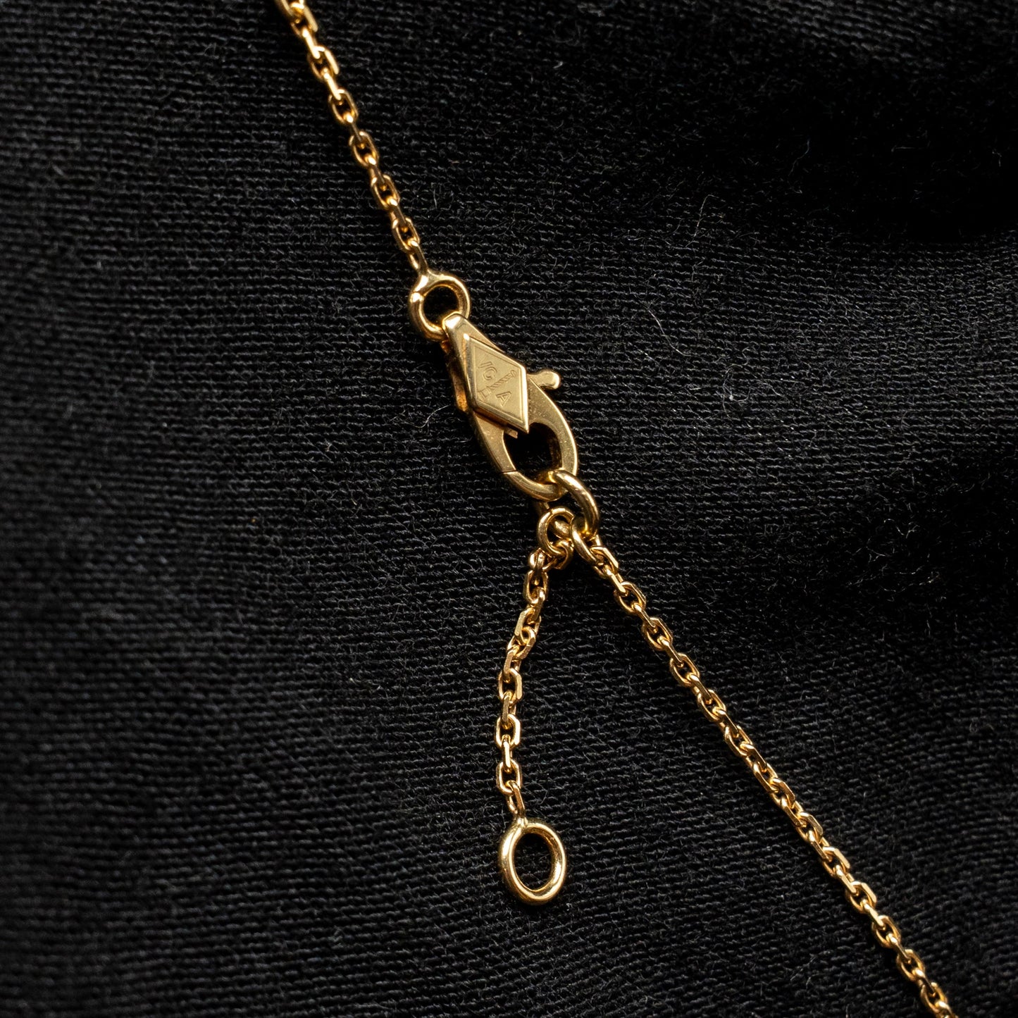 Van Cleef & Arpels Sweet Butterflies Pendant Yellow Gold/Mother-of-Pearl