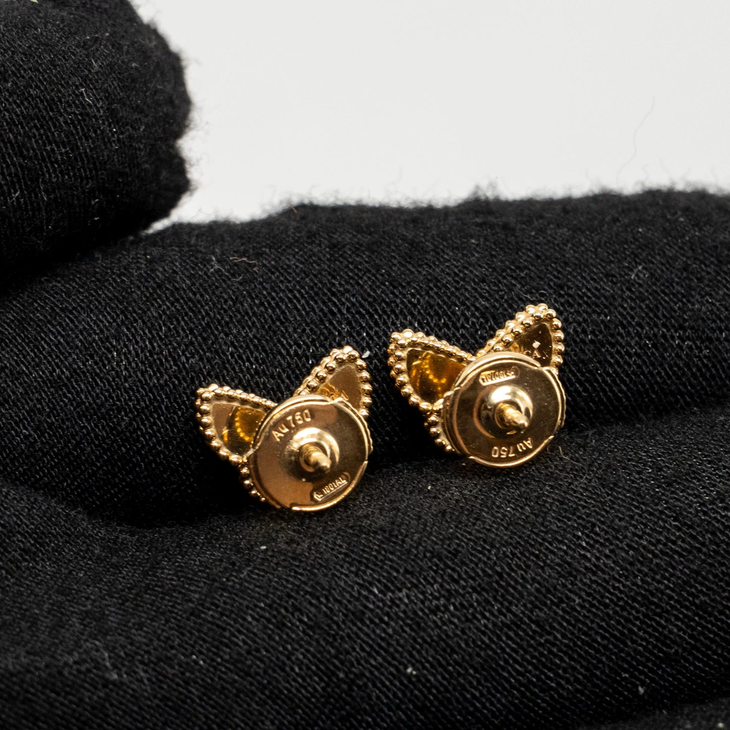 Van Cleef and Arpels Sweet Butterflies earstuds 18k yellow gold, mother of pearl