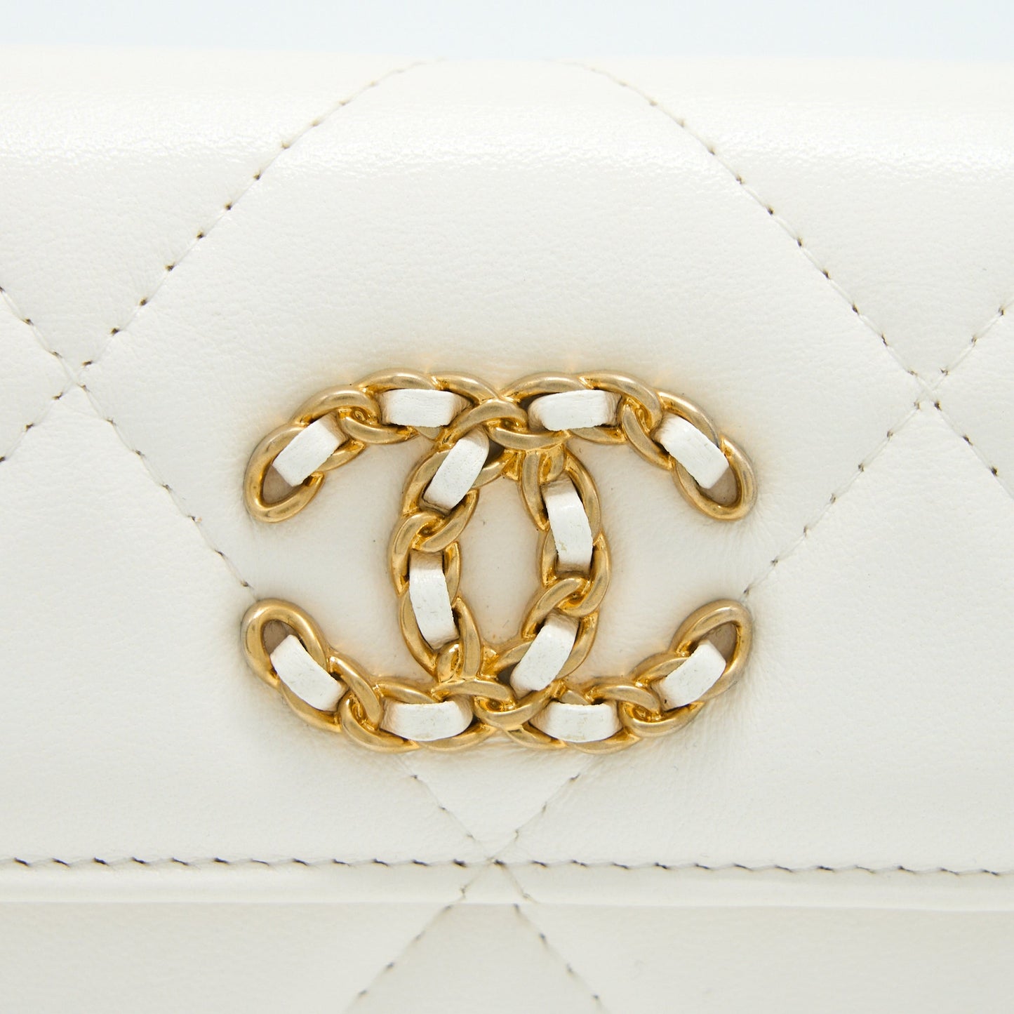 Chanel 19 Coin Purse with Chain Goatskin White Multicolour Hardware