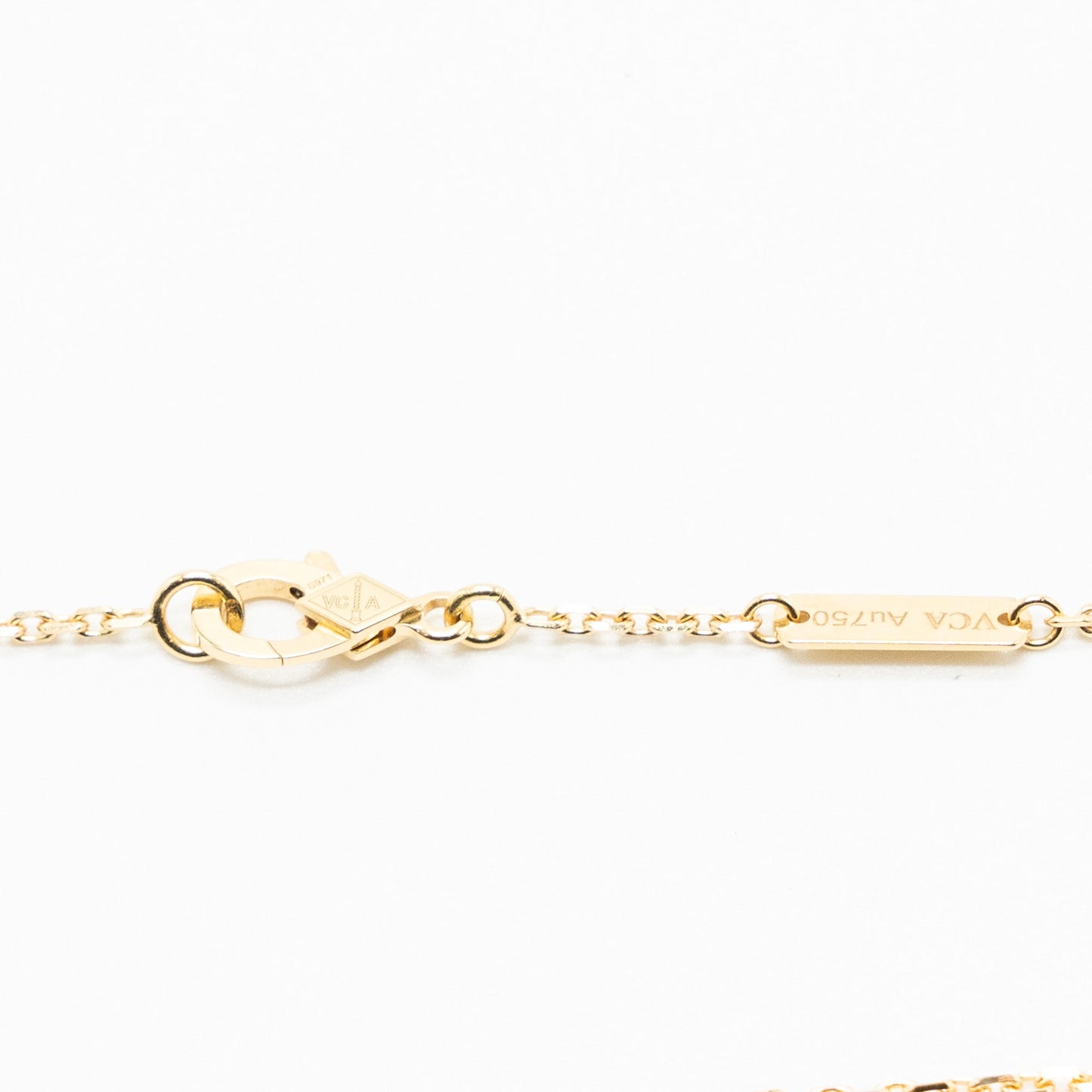 Van Cleef & Arpels Vintage Alhambra Pendant Malachite Yellow Gold