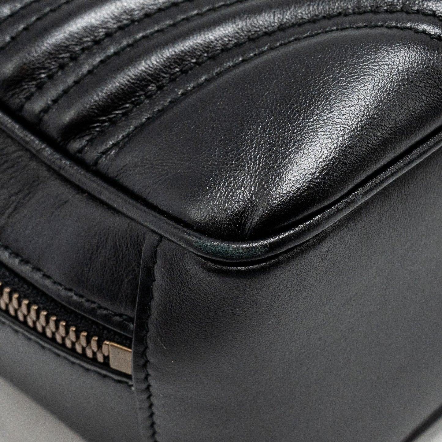 Gucci GG Marmont Zip Around Top handle camera bag calfskin black GHW