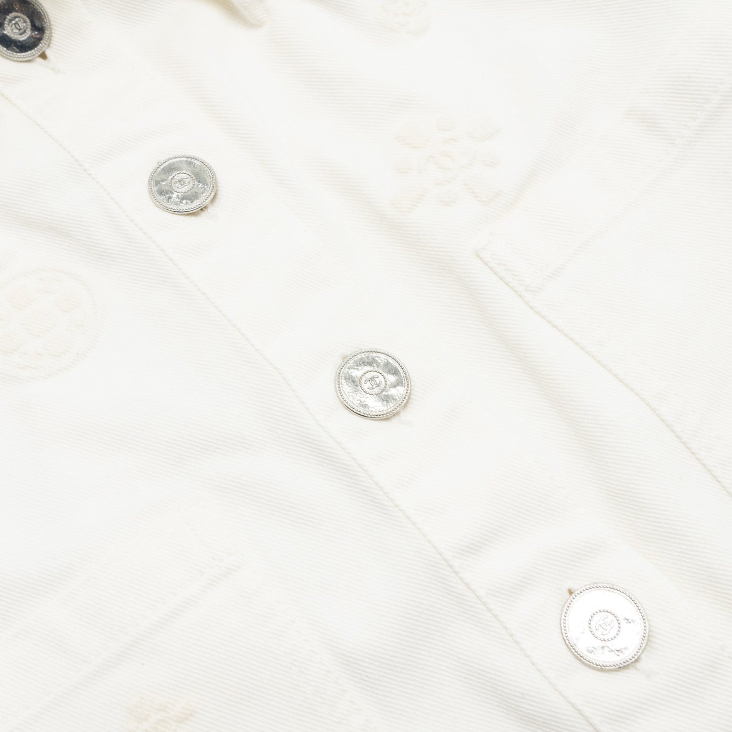 Chanel size 34 21P Camellia Jacket Cotton White