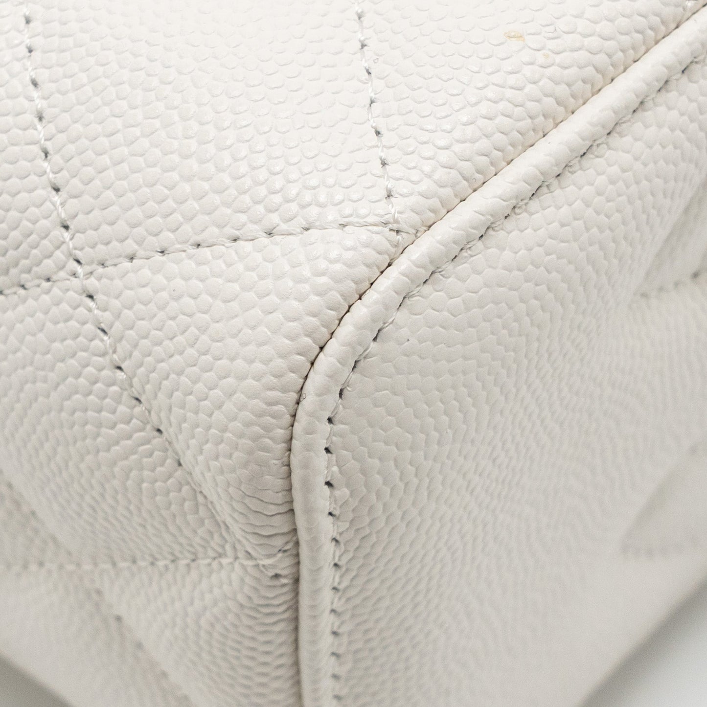 Chanel Long Vanity with Chain Caviar White LGHW (Microchip)