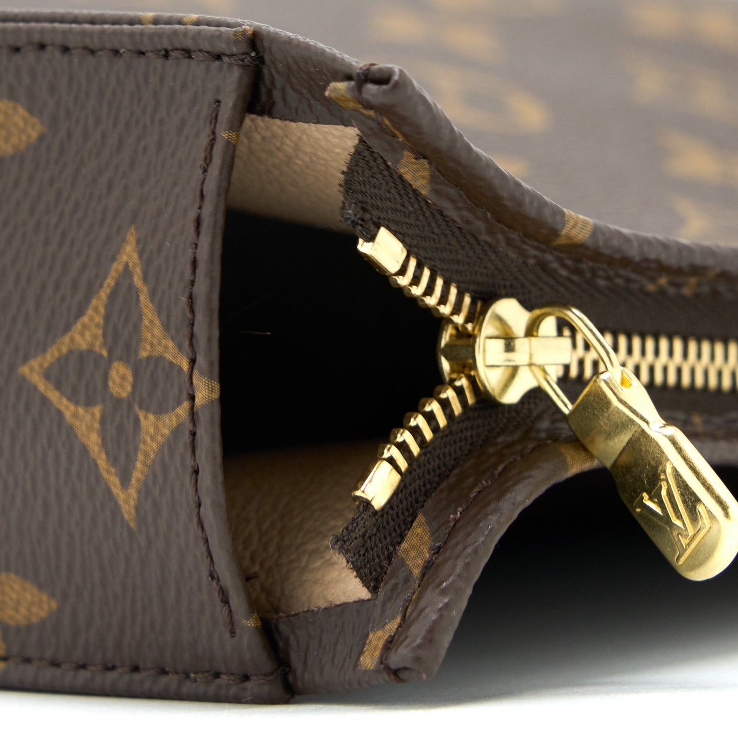 Louis Vuitton Toiletry Pochette 26 Monogram Canvas GHW