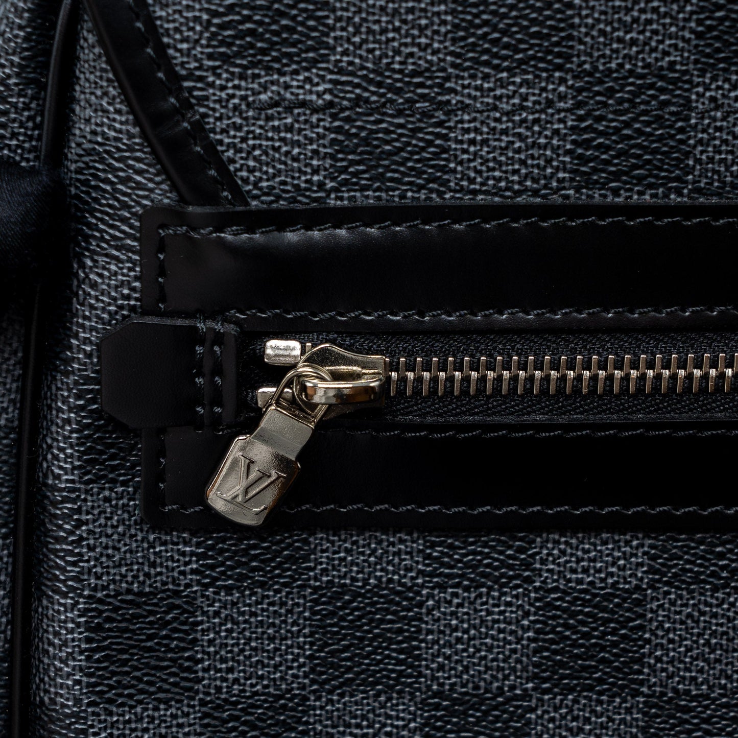 Louis Vuitton Large Messenger Bag Damier Graphite Canvas SHW