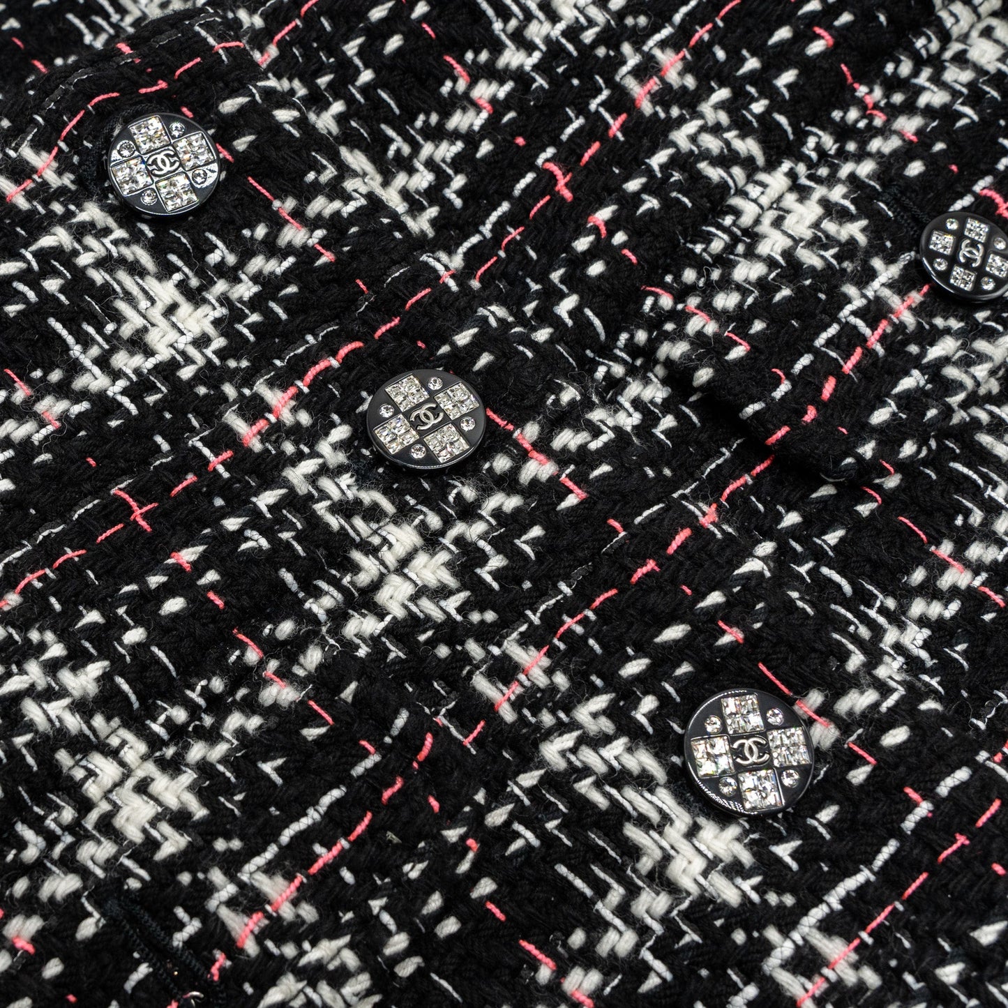 Chanel size 34 21K Tweed Jacket multicolour black / white/ pink