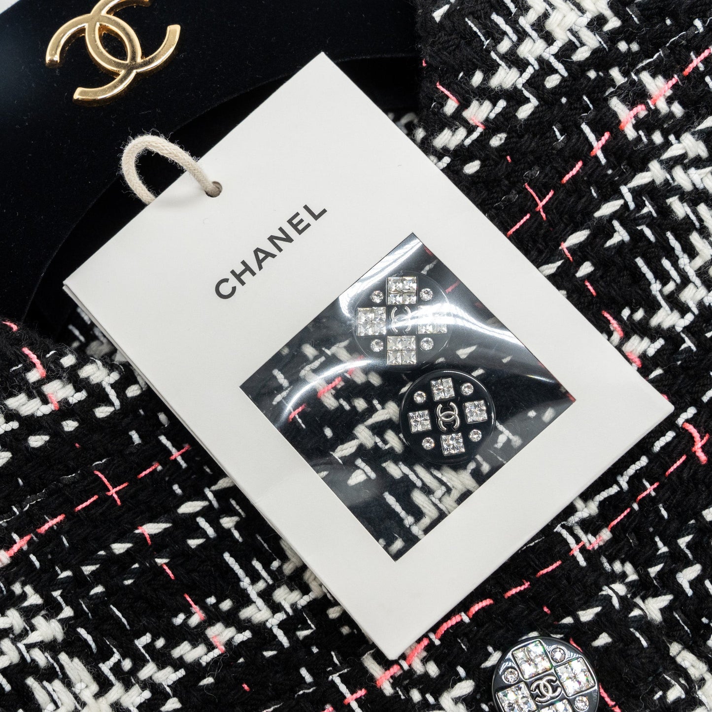 Chanel size 34 21K Tweed Jacket multicolour black / white/ pink