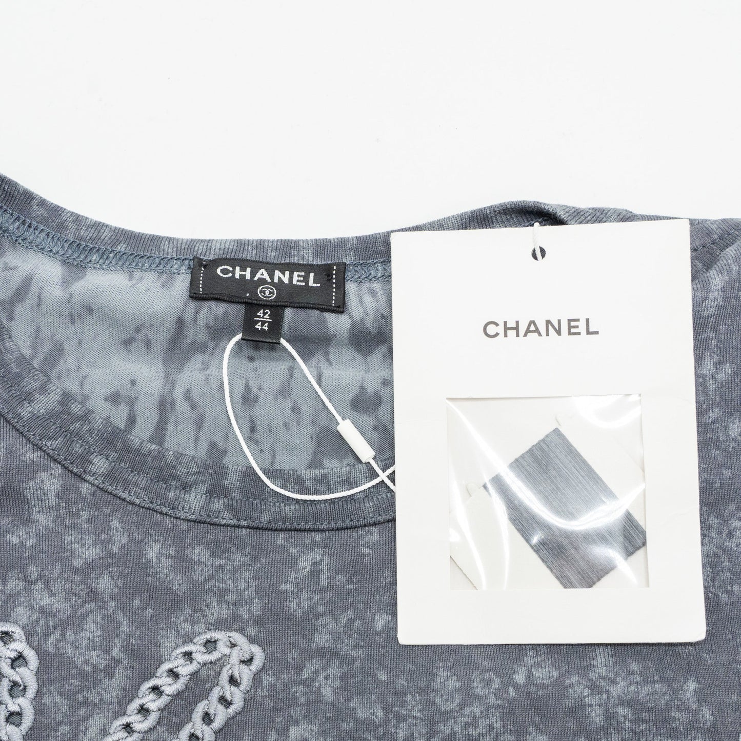 Chanel Size 42/44 20S Signature Logo with Crystal CC Logo Plaque T-shirt Cotton Gray