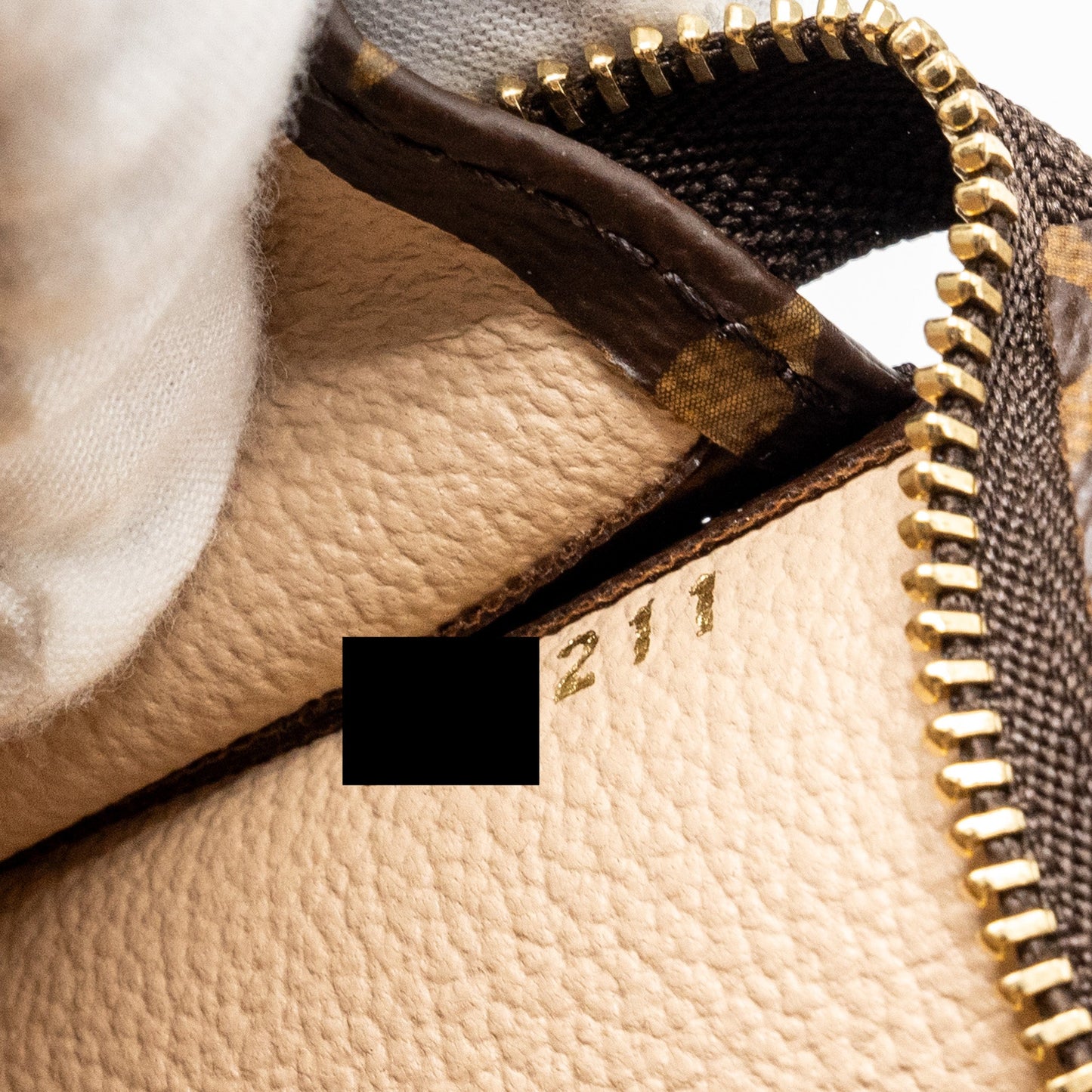 Louis Vuitton Toiletry pochette 26 monogram canvas GHW