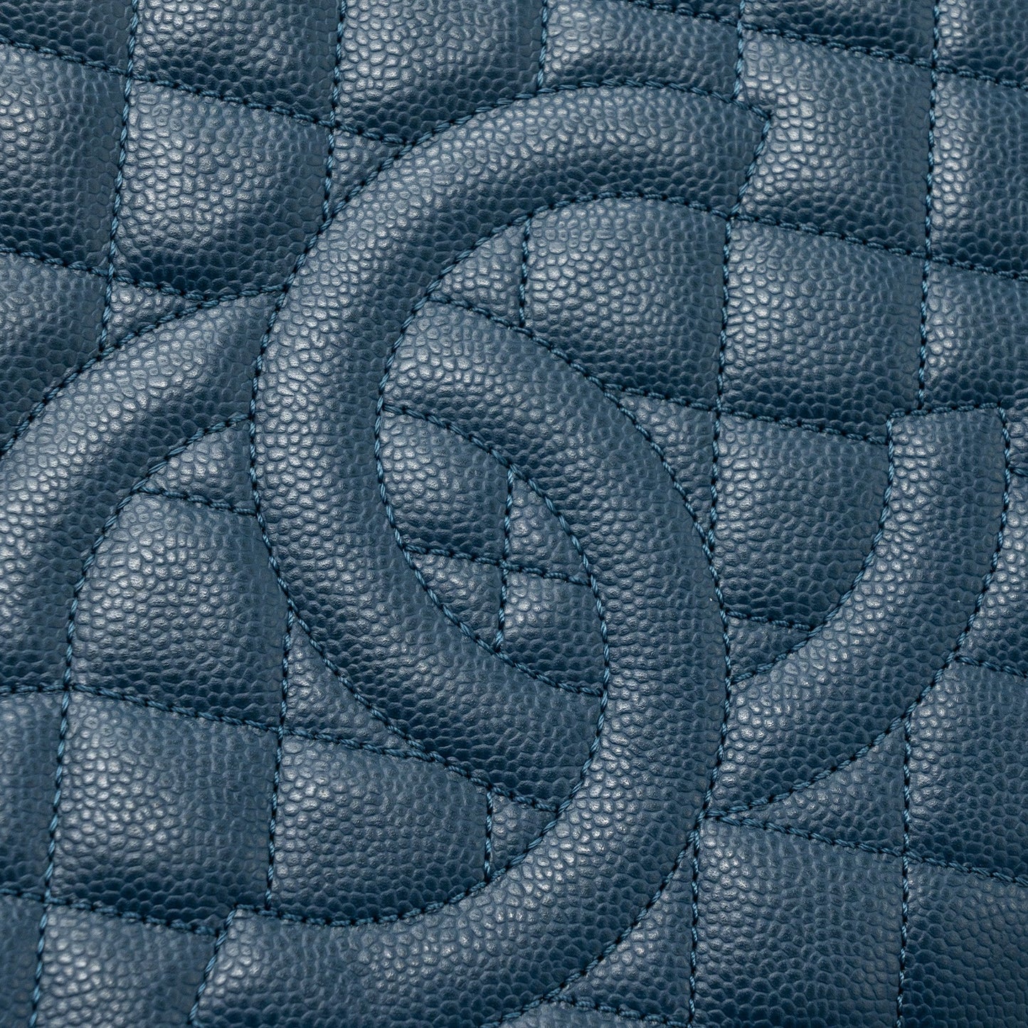 Chanel Grand Shopping Tote/ GST Caviar Dark Blue SHW