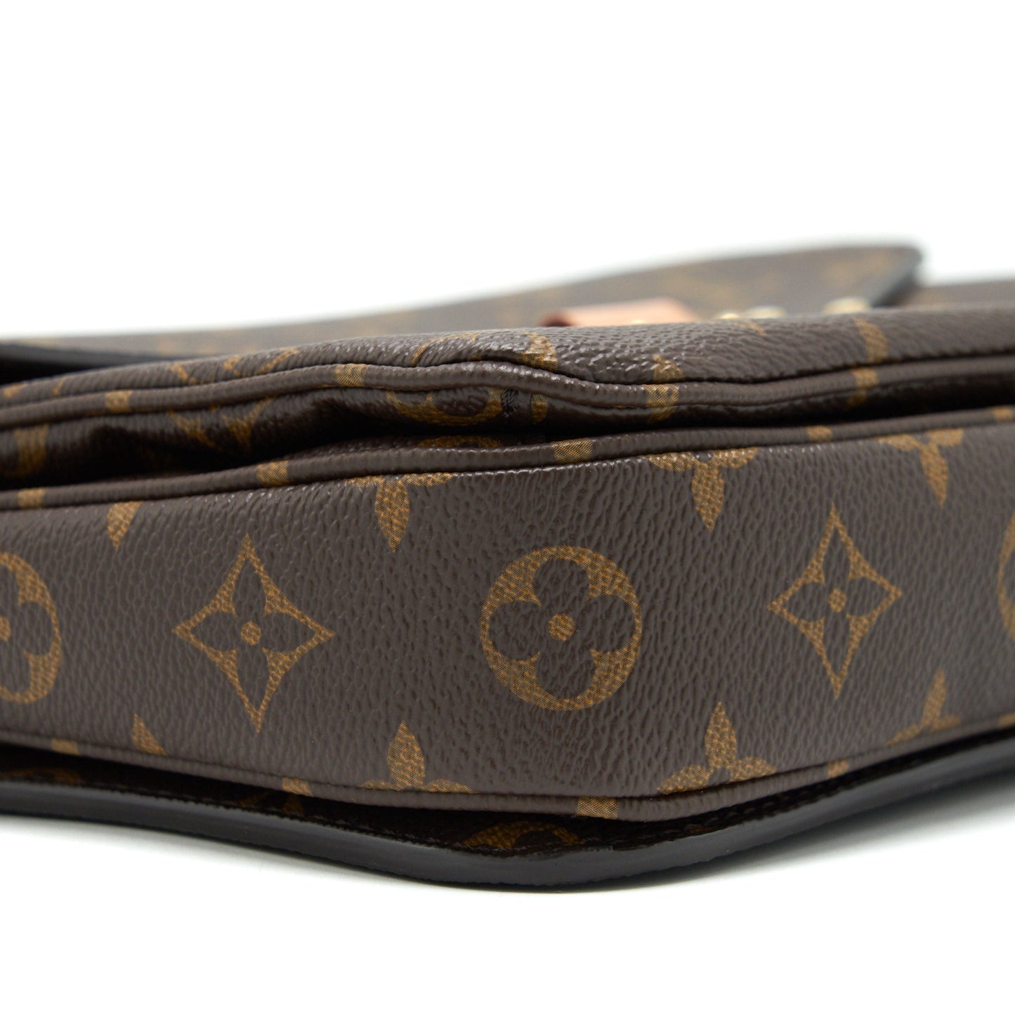 Louis Vuitton Pochette metis Monogram Canvas GHW