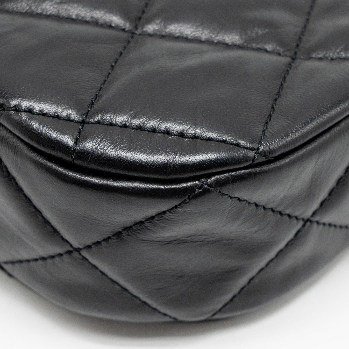 Chanel 23K 19 Hobo Shoulder Bag Calfskin Black GHW (Microchip)