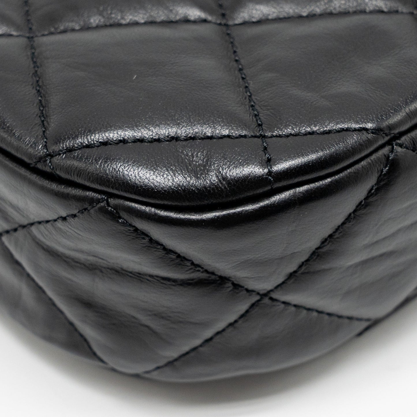 Chanel 23K 19 Hobo Shoulder Bag Calfskin Black GHW (Microchip)