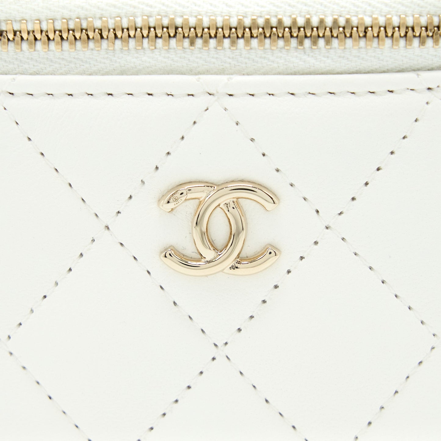 Chanel 23C Pearl Crush Mini Vanity with Chain Lambskin White LGHW (Microchip)