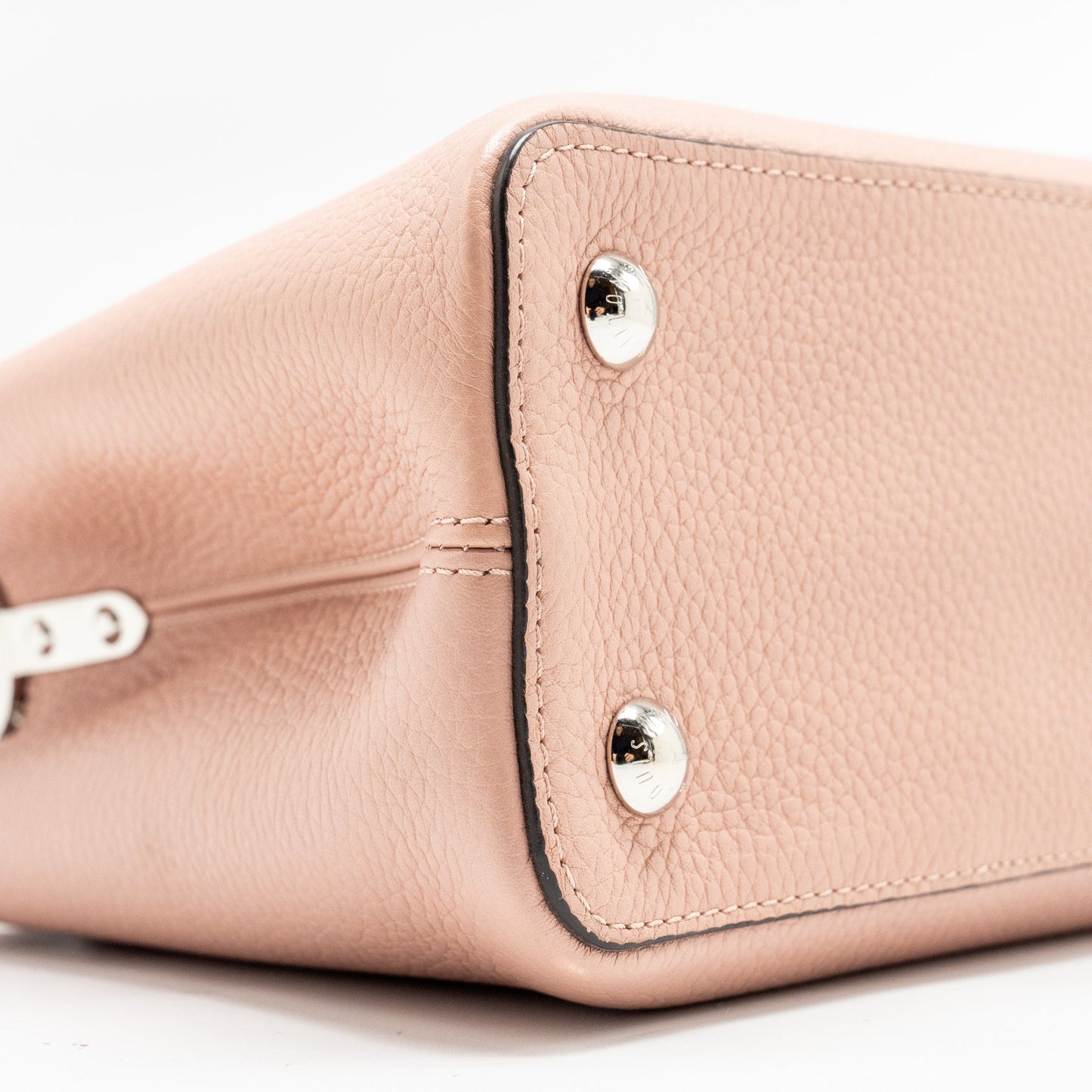 Louis Vuitton Capucines MM Taurillon Pink SHW