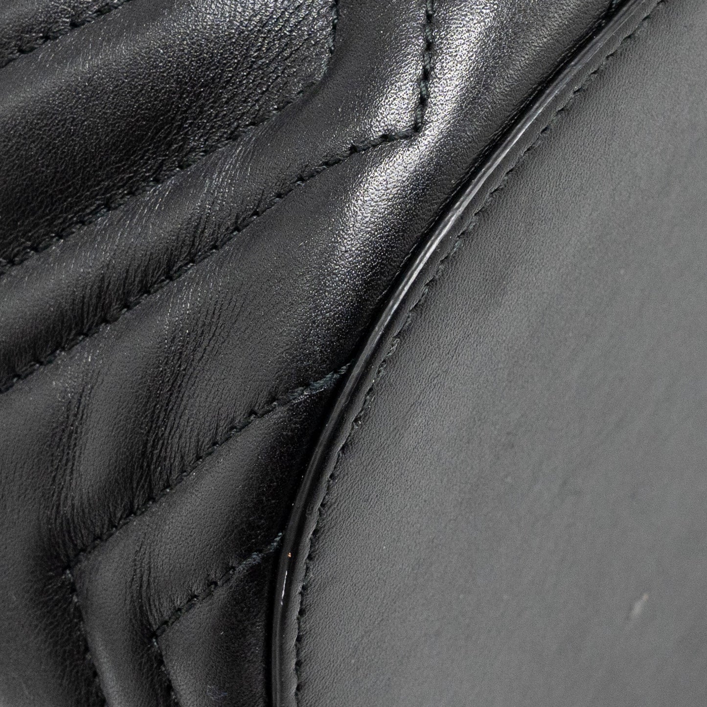 Gucci GG Marmont Bucket Bag Calfskin Black GHW