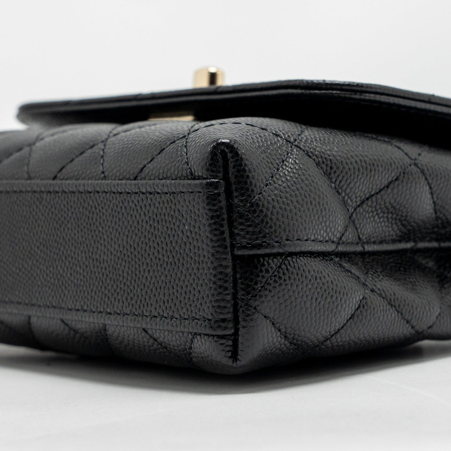 Chanel Coco Handle Clutch with Chain caviar Black LGHW (Microchip)