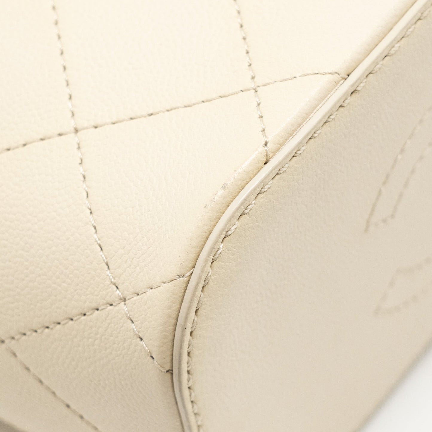 Chanel bucket bag lambskin creamy white GHW