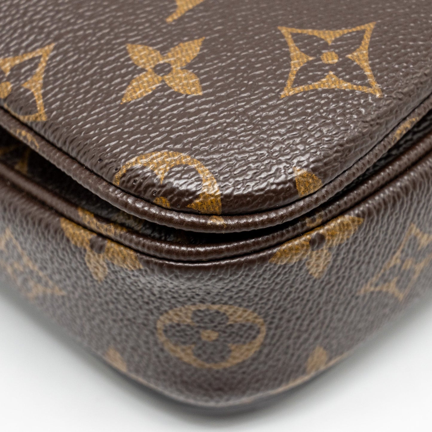 LOUIS VUITTON Pochette Metis Monogram Canvas GHW