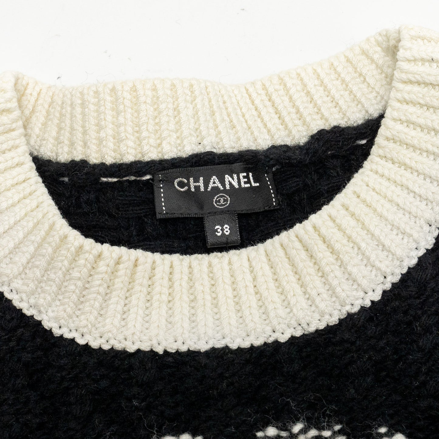 Chanel Size 38 CC Logo Sweater Wool/Cashmere/Cotton White/Black SHW