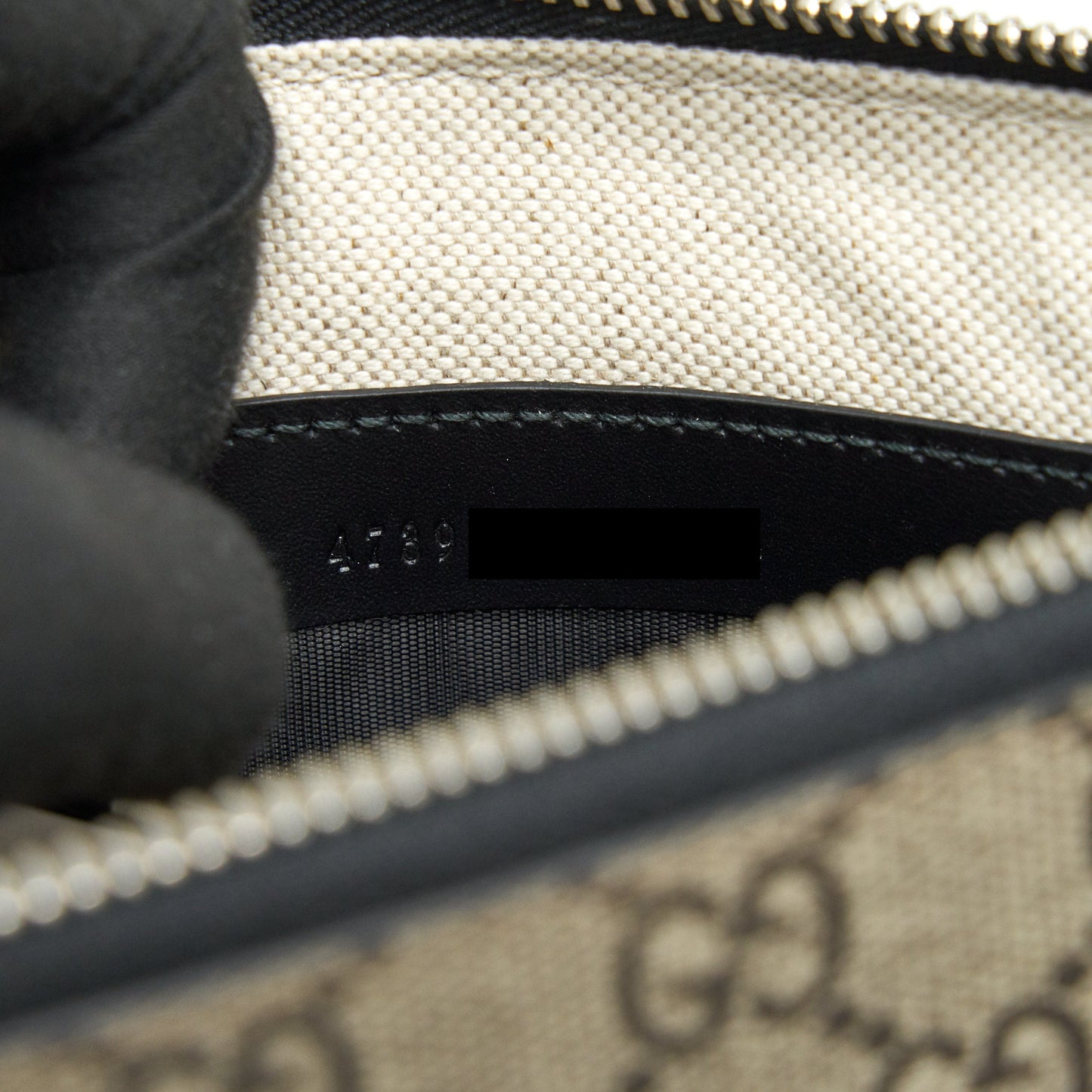 GUCCI MEN'S SNAKE MOTIF CLUTCH