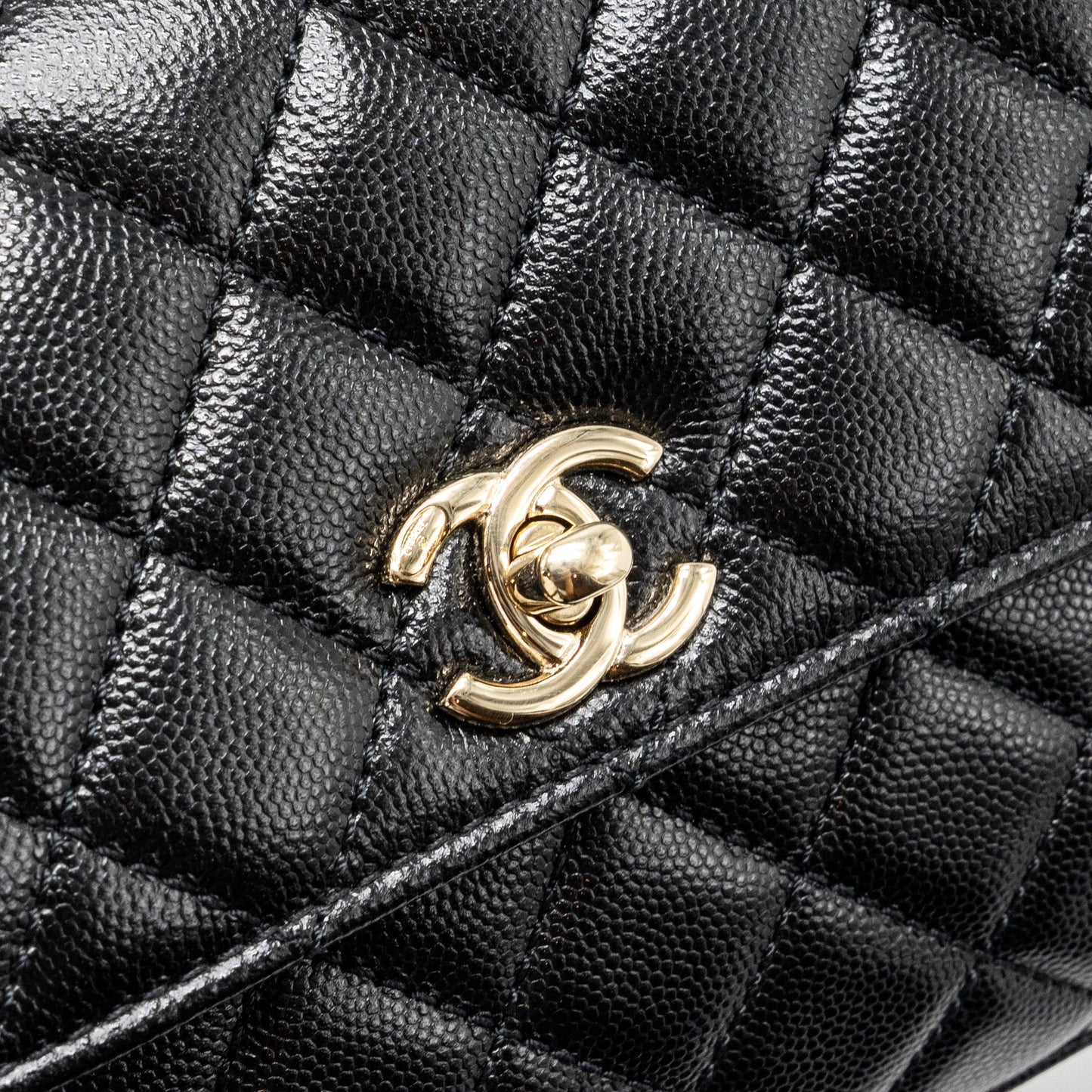 Chanel small coco handle caviar Black LGHW (microchip)