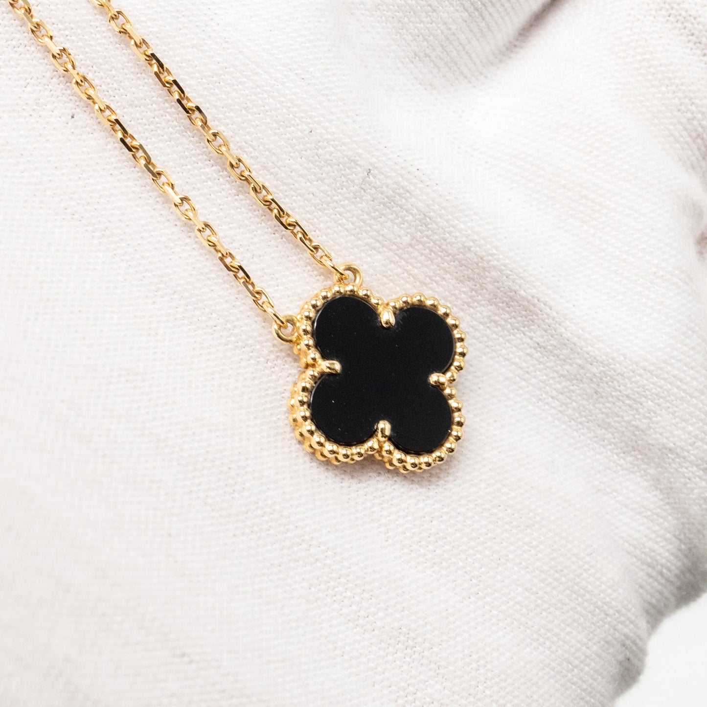 Van Cleef & Arpels Vintage Alhambra Pendant Onyx, Yellow Gold