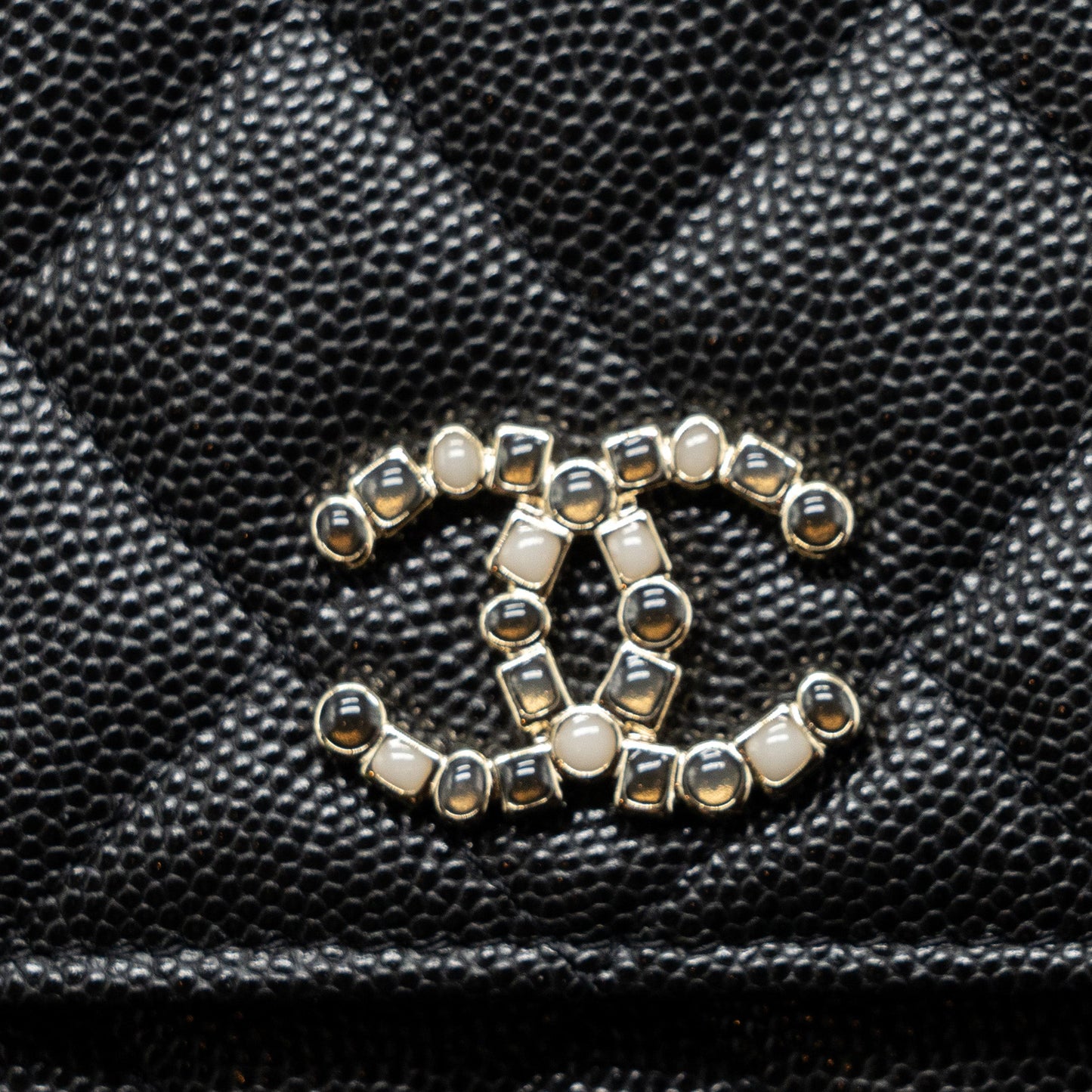 Chanel 23k Detailed CC Logo Wallet On Chain Caviar Black LGHW (microchip)