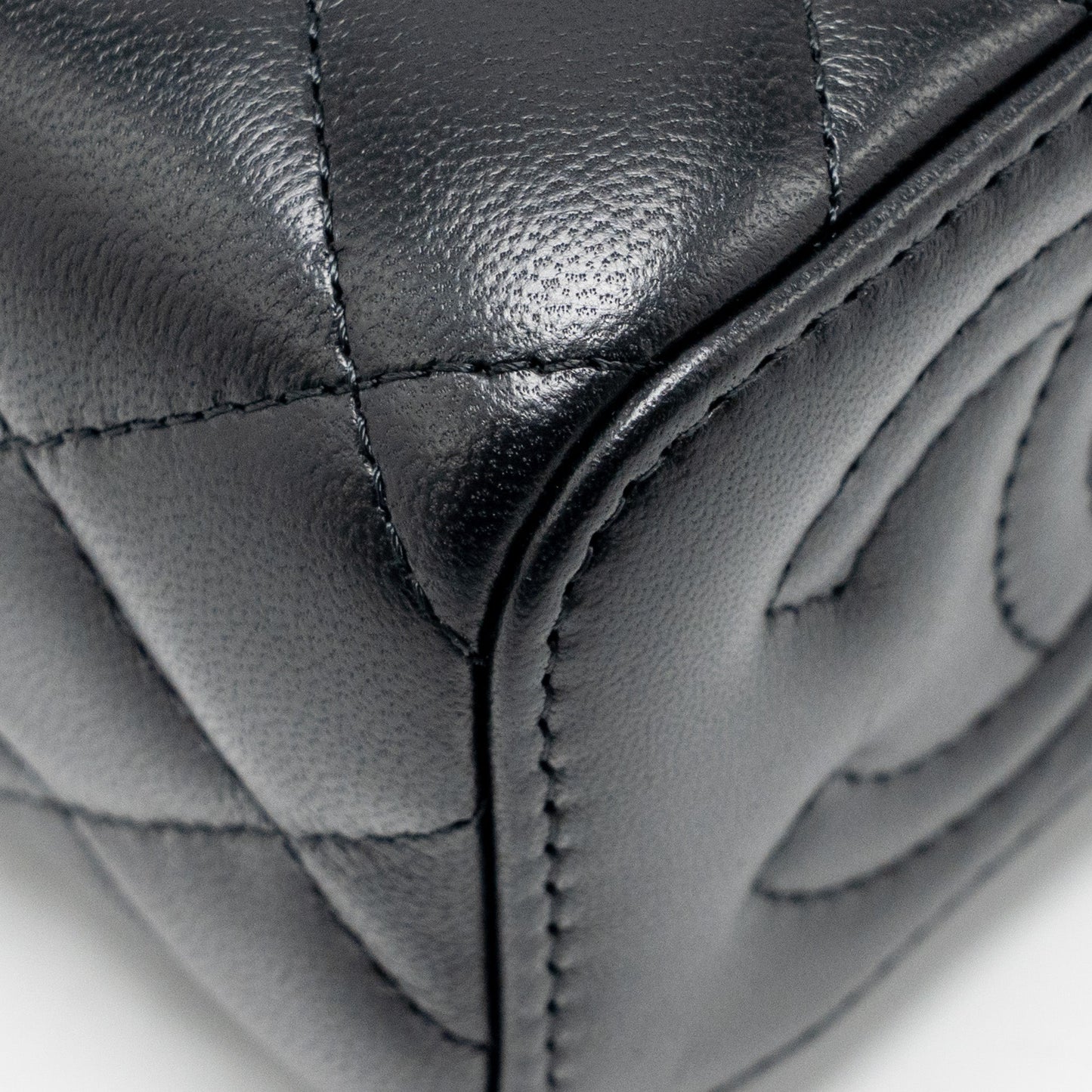 Chanel Pearl Crush Mini Vanity with Chain Lambskin Black GHW (Microchip)