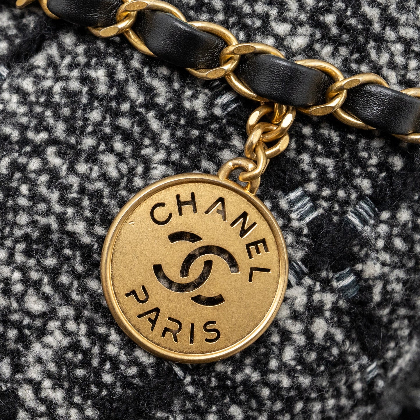Chanel Medium 22 bag tweed black / grey GHW (microchip)
