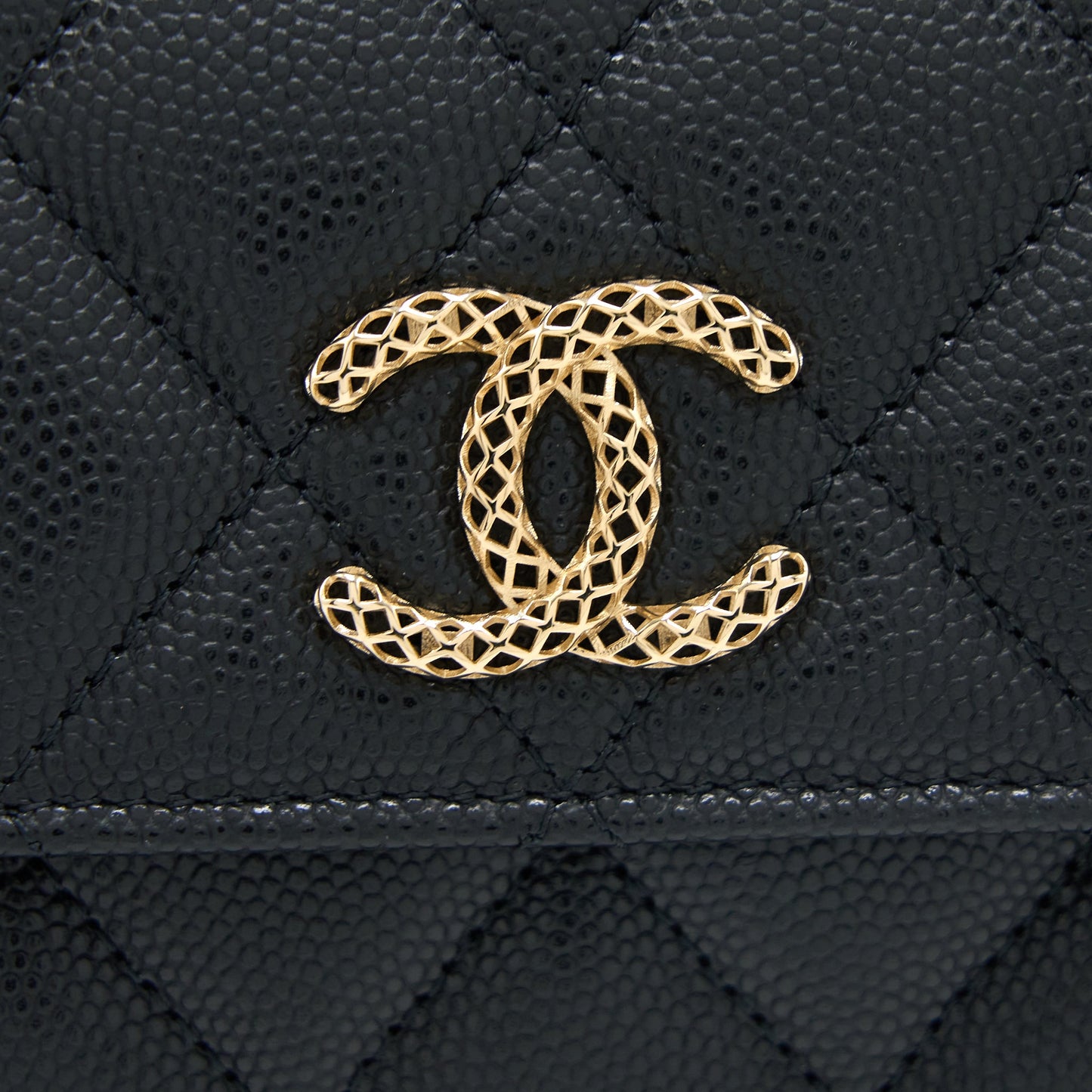 Chanel 23P Detailed CC logo Flap Card Holder Caviar Black LGHW (Microchip)