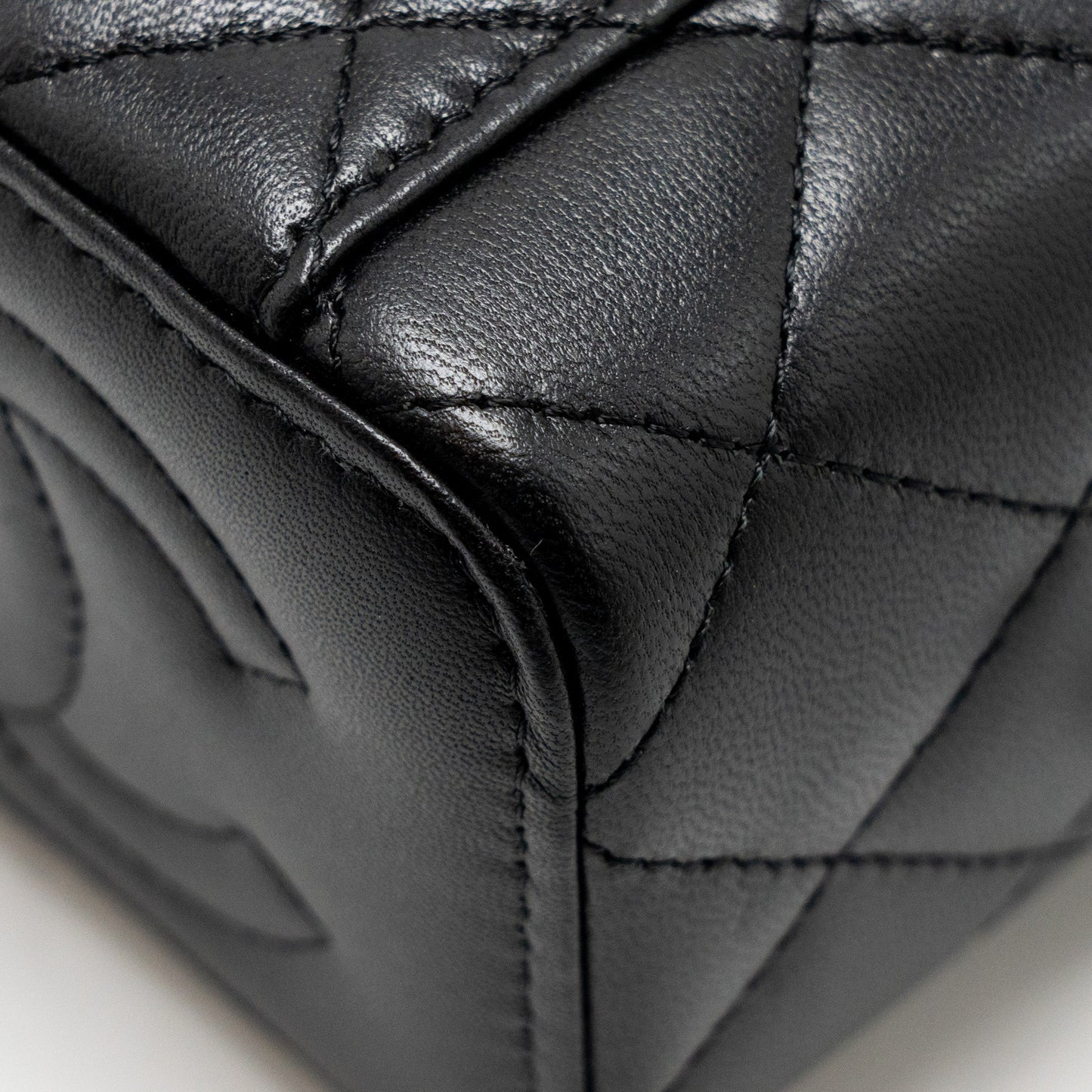 Chanel Top handle mini vanity with chain lambskin black LGHW (microchip)