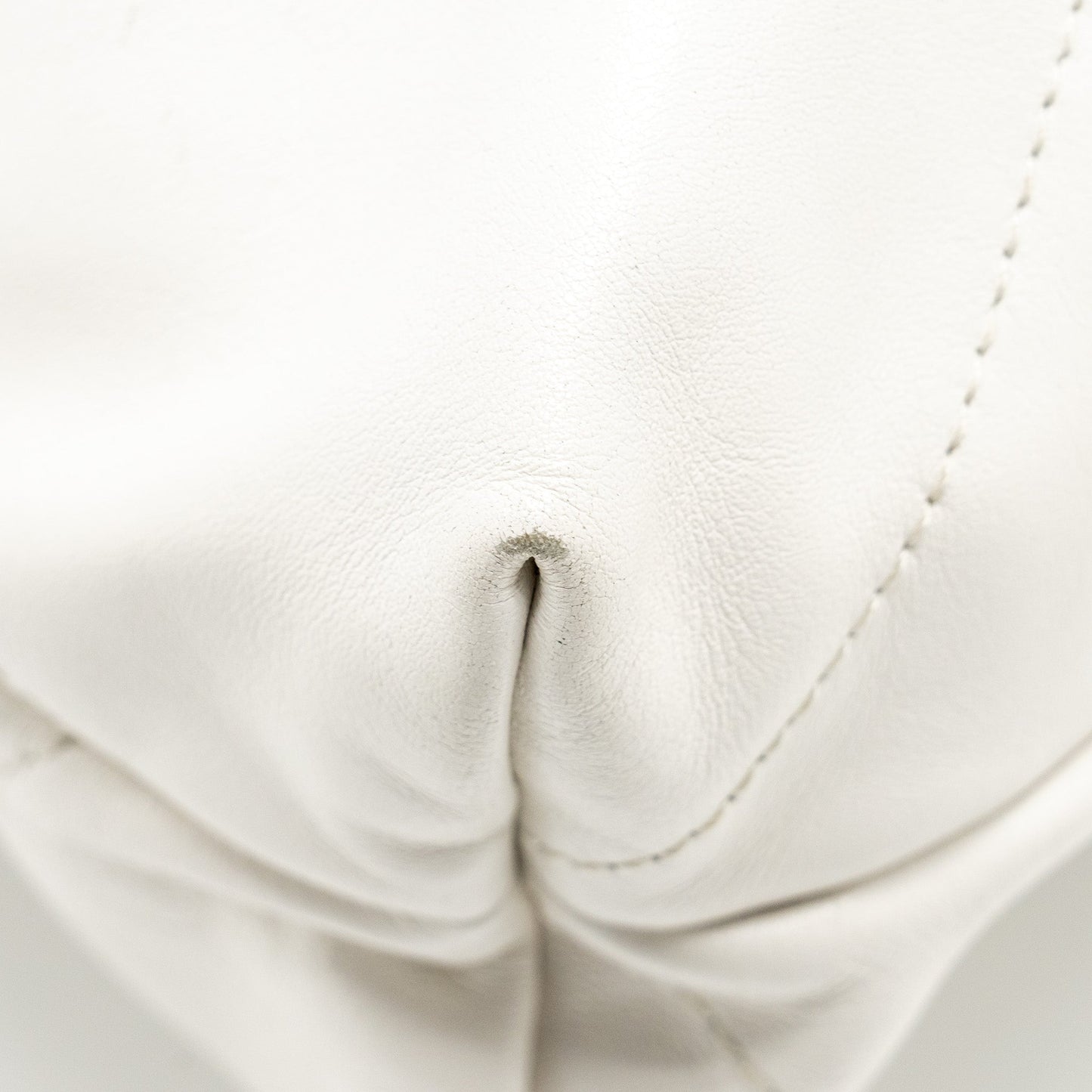 Chanel Medium 22bag calfskin white GHW (microchip)