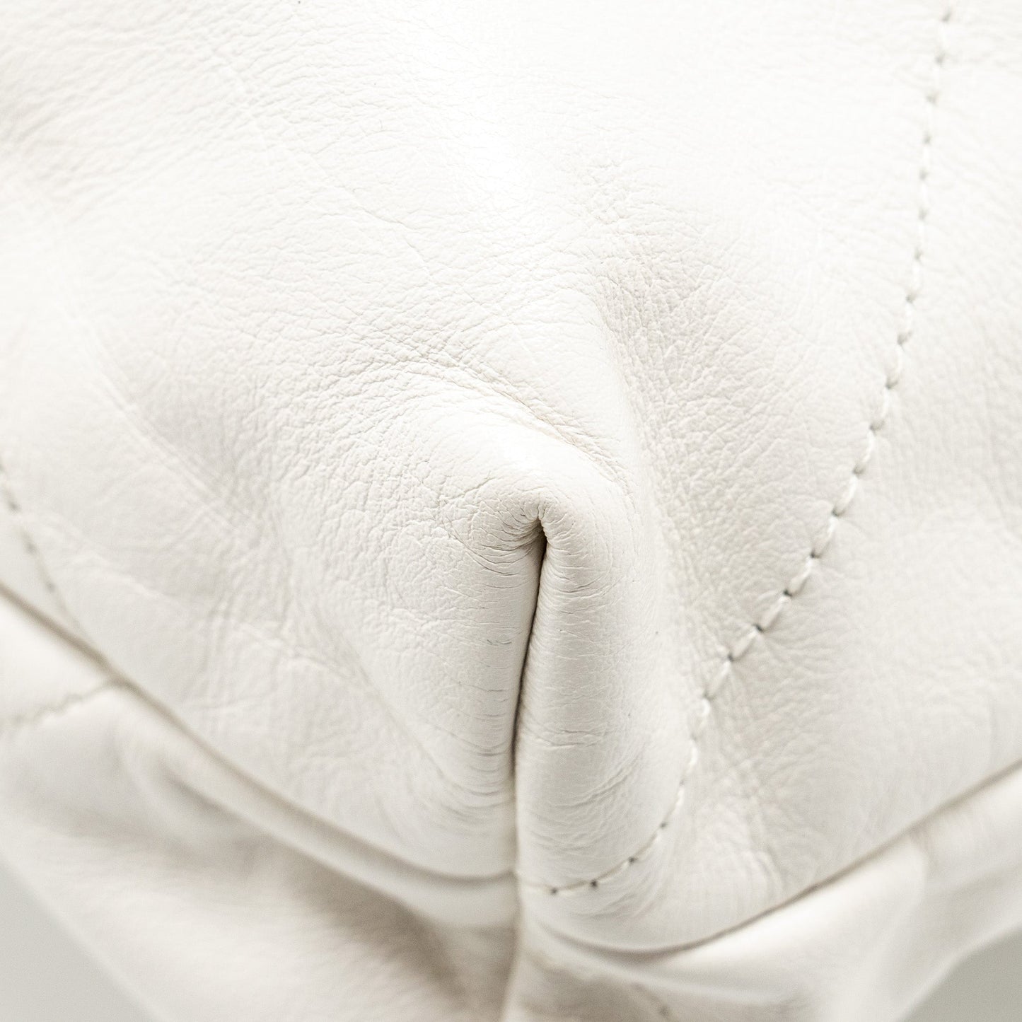 Chanel Medium 22bag calfskin white GHW (microchip)