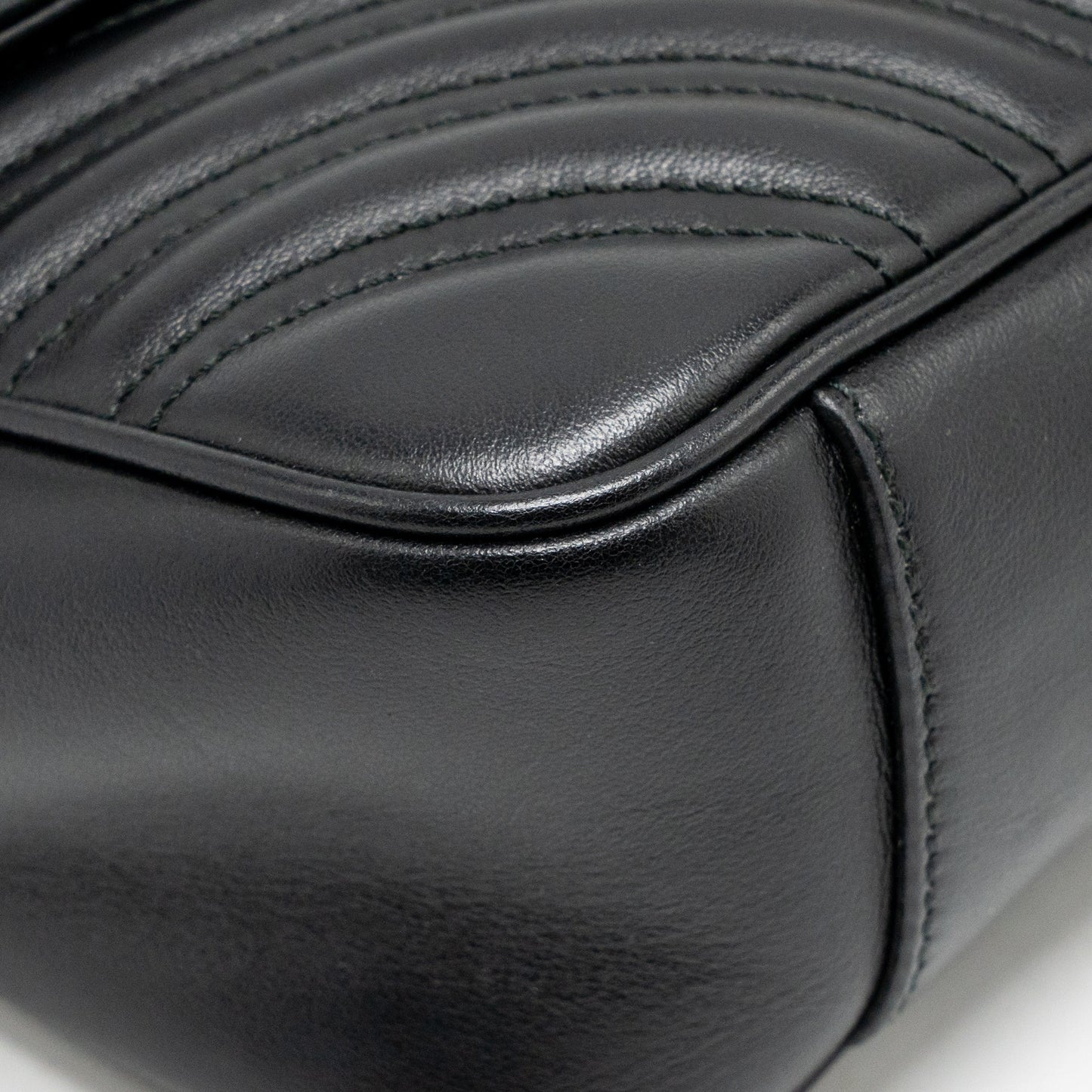 Gucci Medium GG Marmont shoulder Bag Calfskin Black GHW