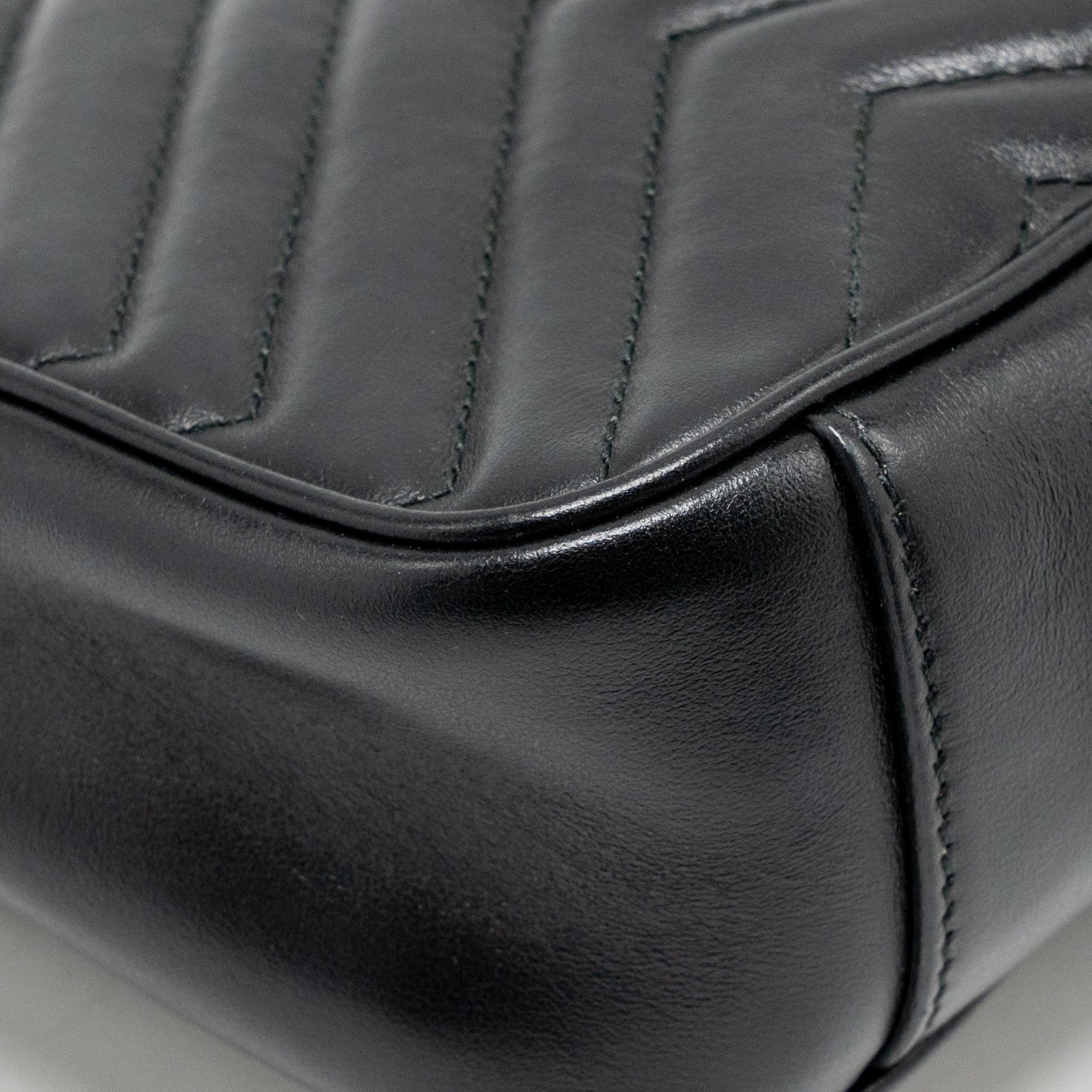 Gucci Medium GG Marmont shoulder Bag Calfskin Black GHW