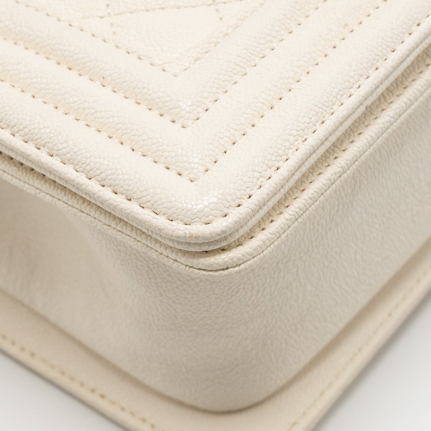 Chanel Small boy bag caviar white LGHW