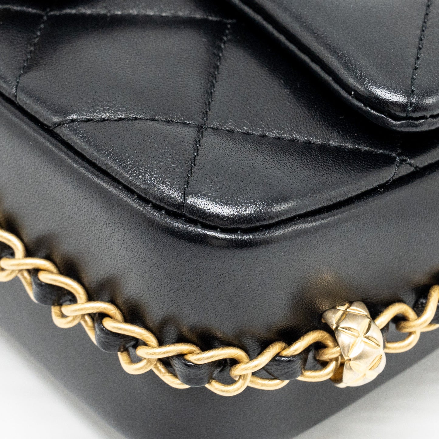 Chanel Quilted flap bag with detailed logo and chain lambskin black GHW (microchip)